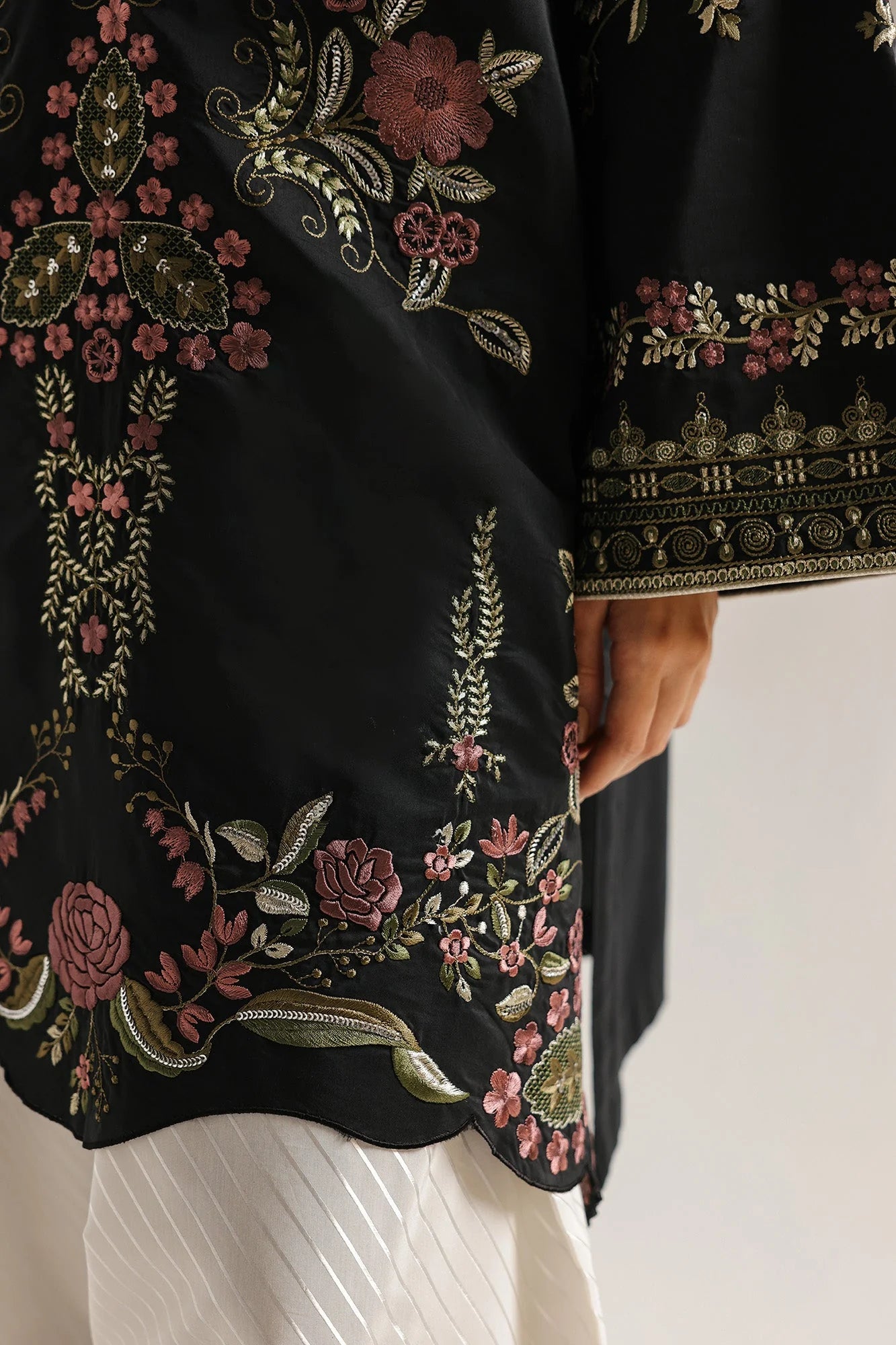 EMBROIDERED SUIT (E4104/103/802)
