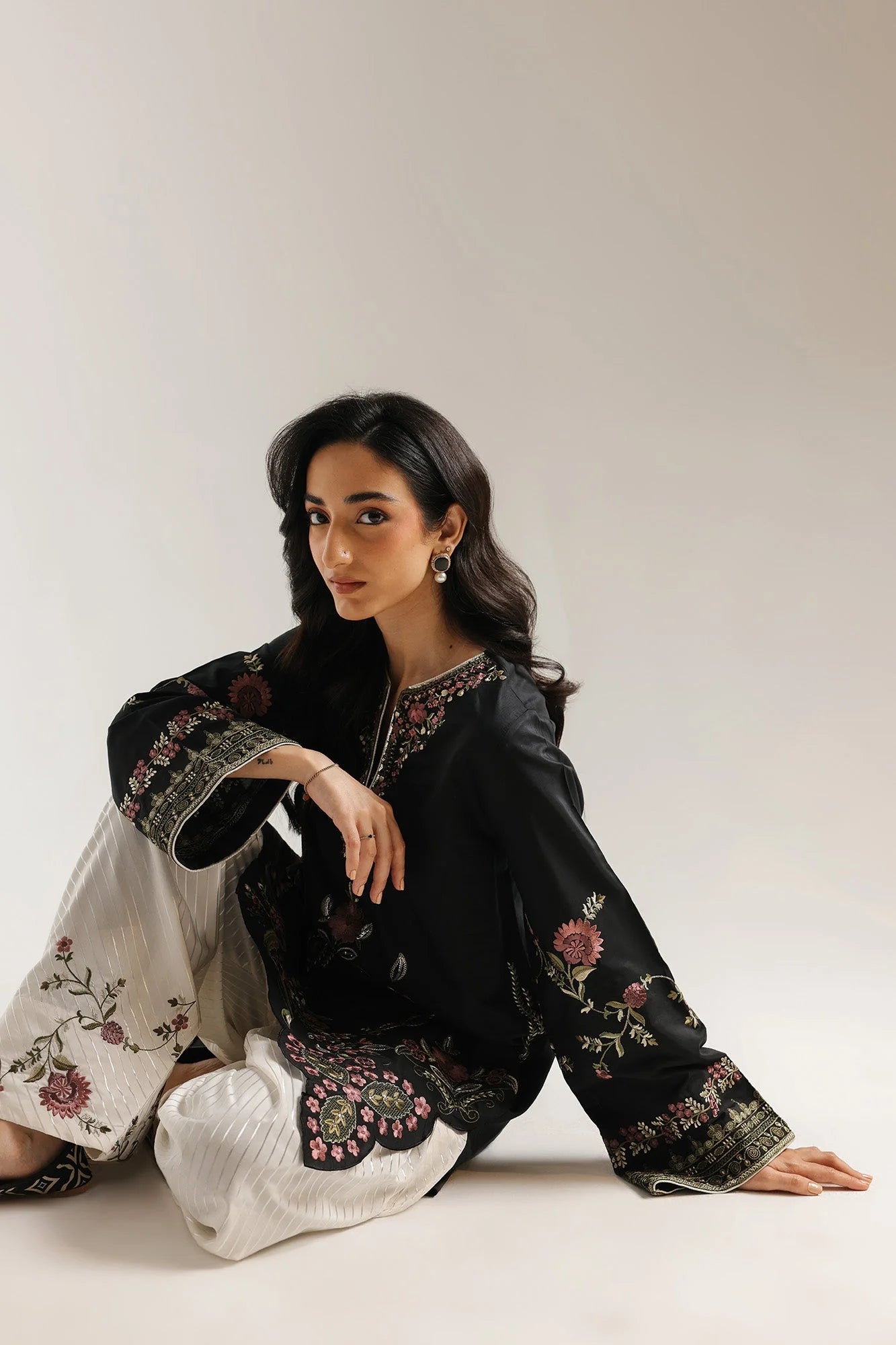 EMBROIDERED SUIT (E4104/103/802)