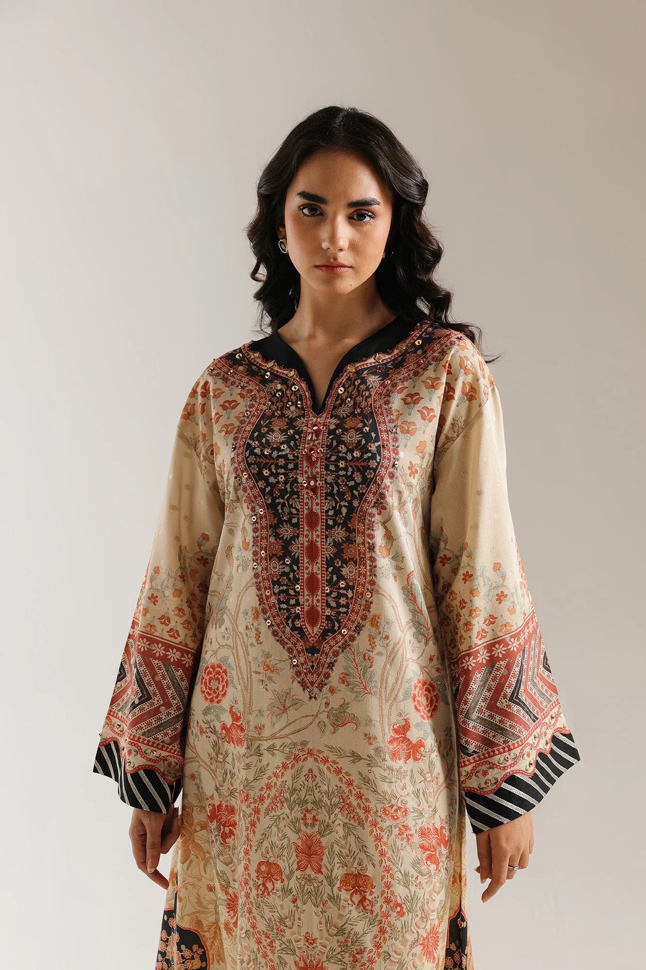 ETHNC EMBROIDERED SUIT (E4118/103/811)