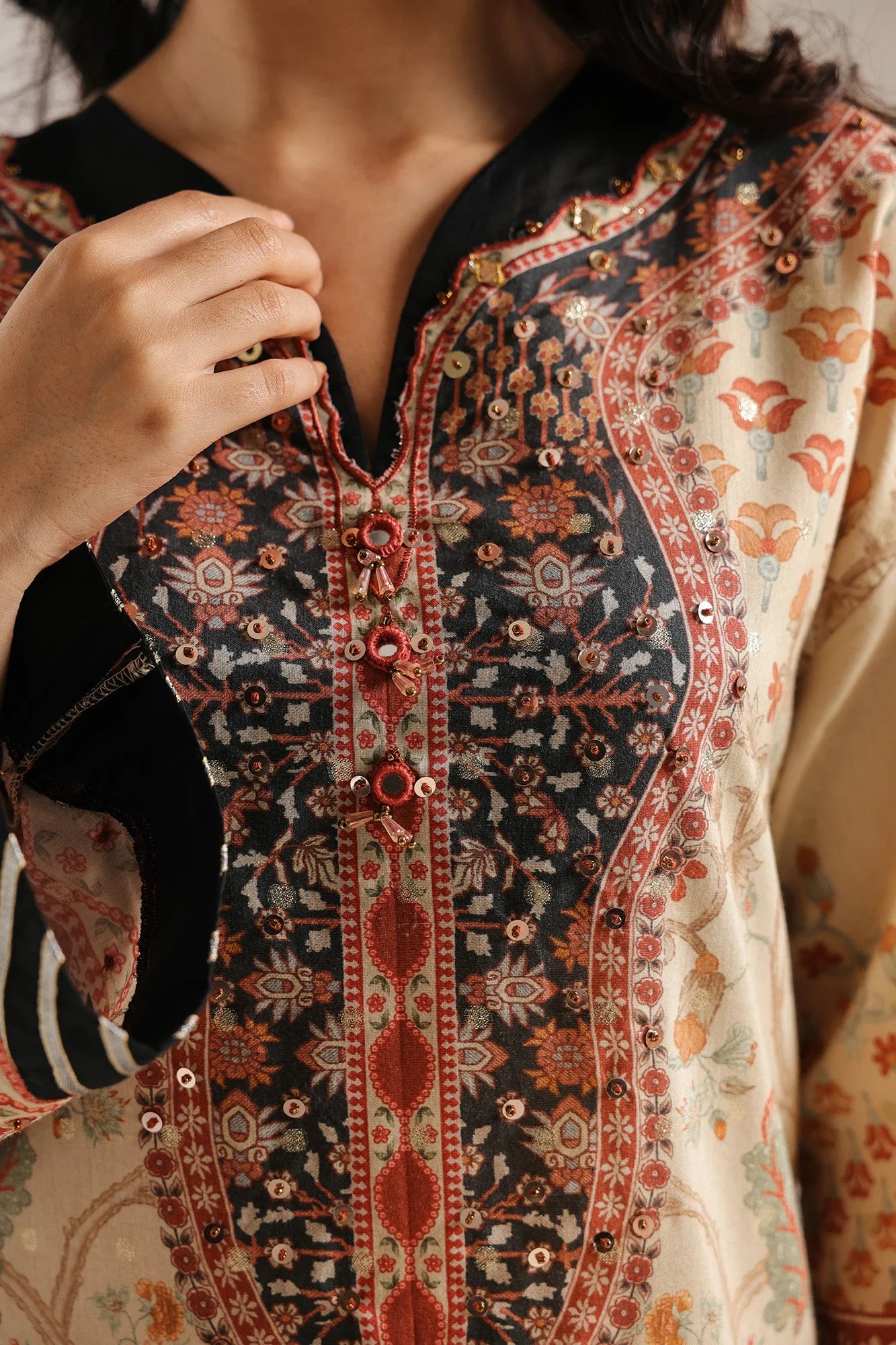 ETHNC EMBROIDERED SUIT (E4118/103/811)