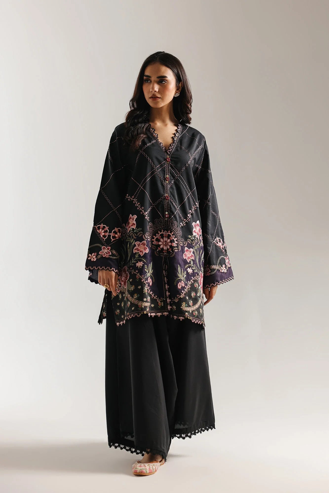 EMBROIDERED TOP (E4120/103/901)