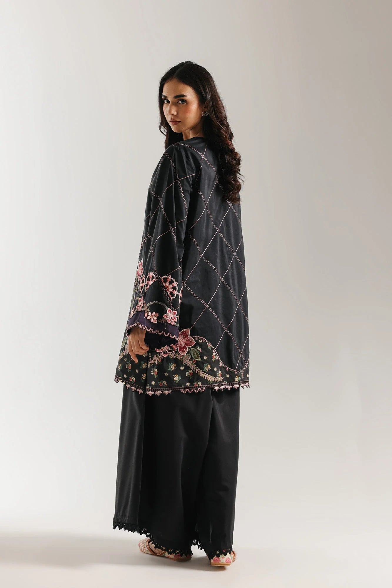 EMBROIDERED TOP (E4120/103/901)
