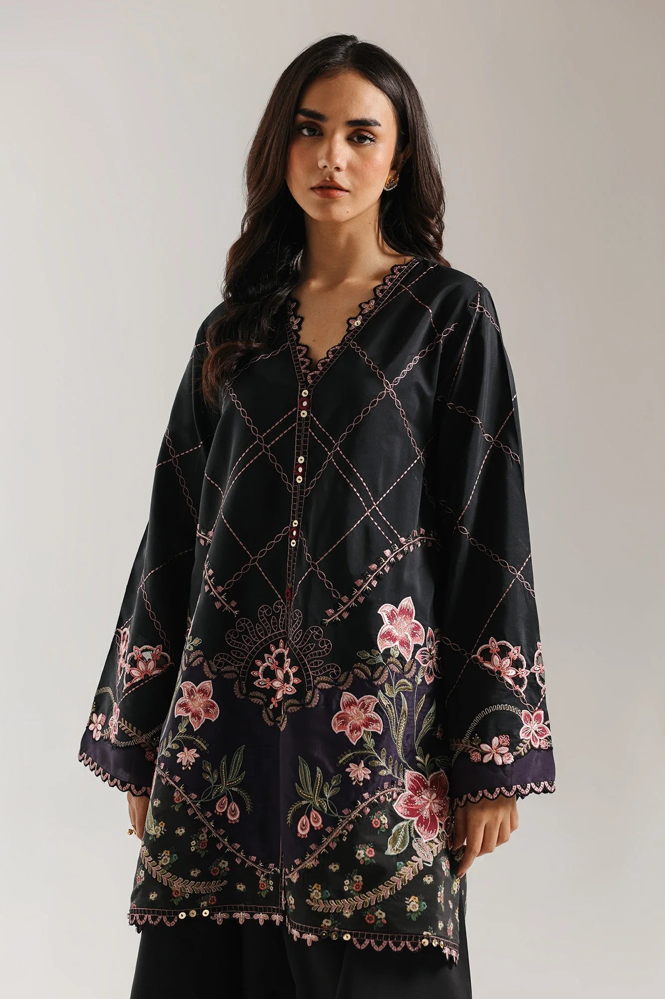 EMBROIDERED TOP (E4120/103/901)