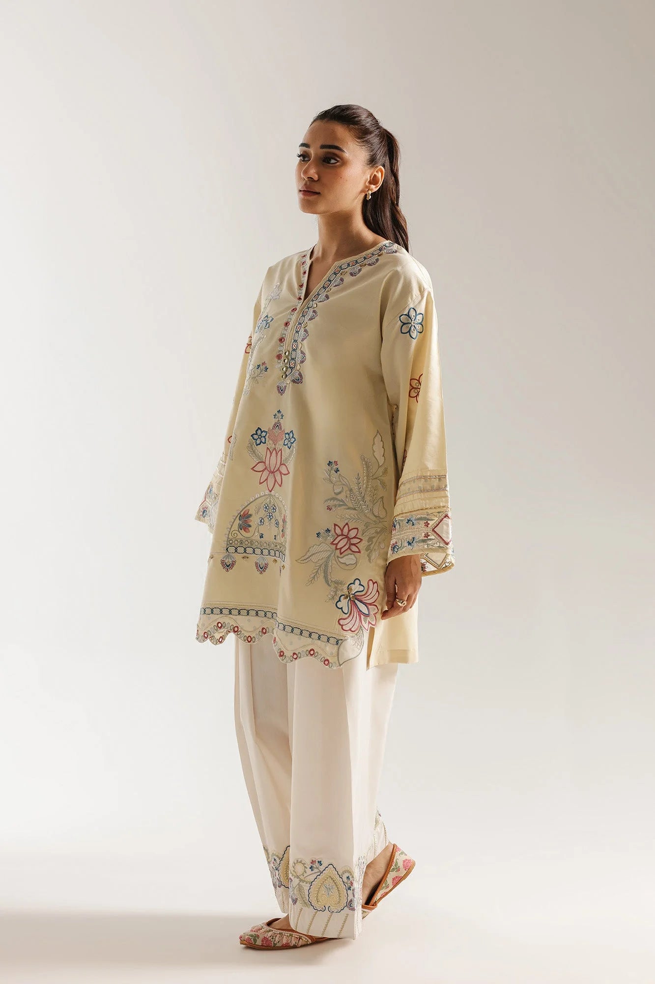 EMBROIDERED SUIT (E4121/103/225)