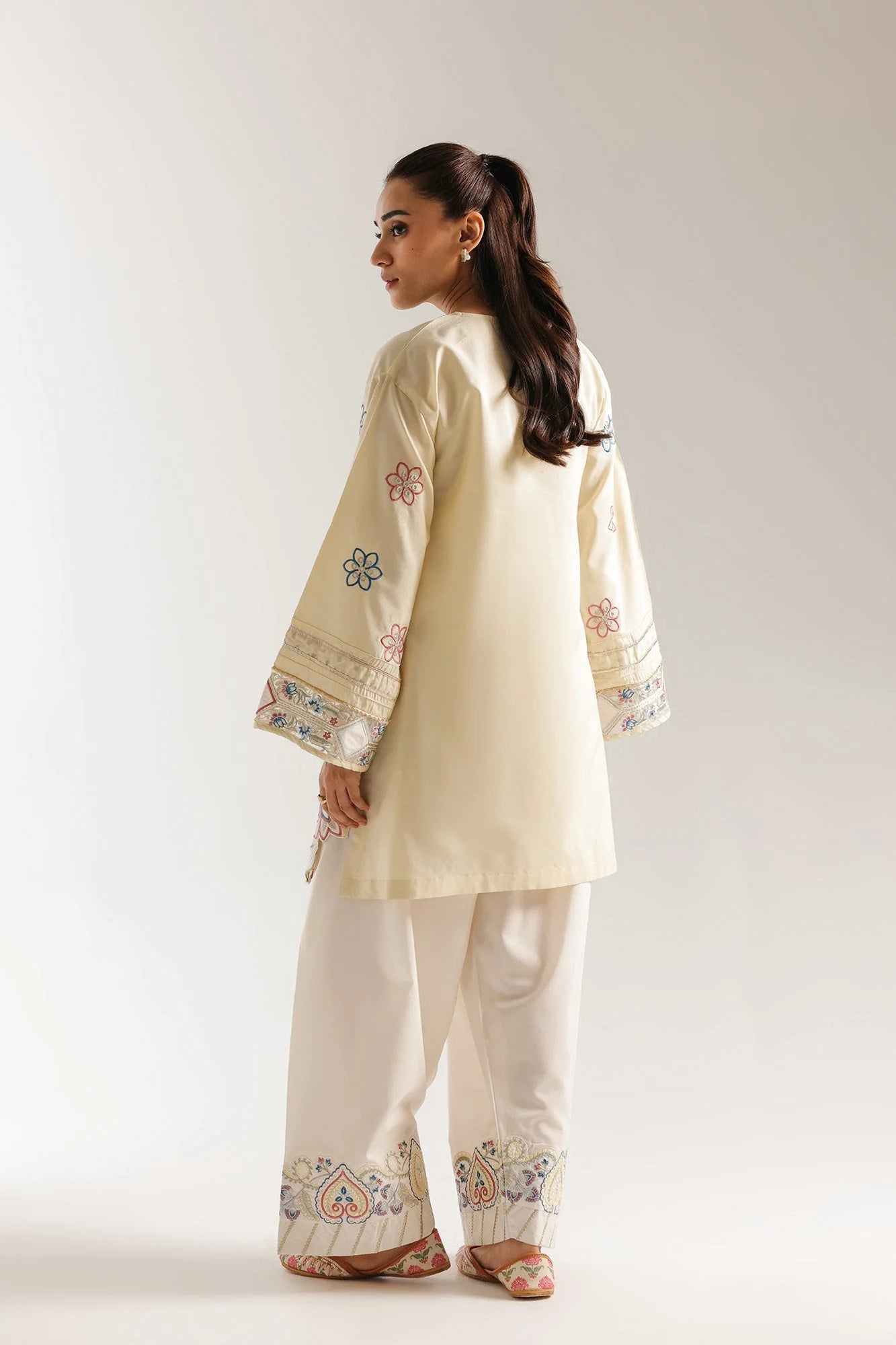EMBROIDERED SUIT (E4121/103/225)