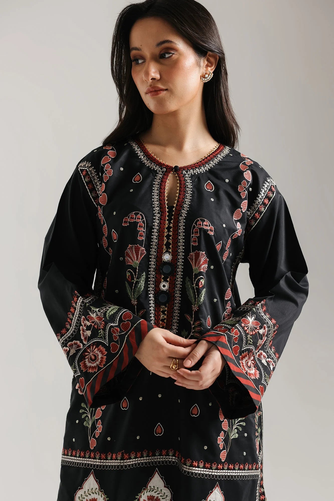 EMBROIDERED SUIT (E4122/103/901)