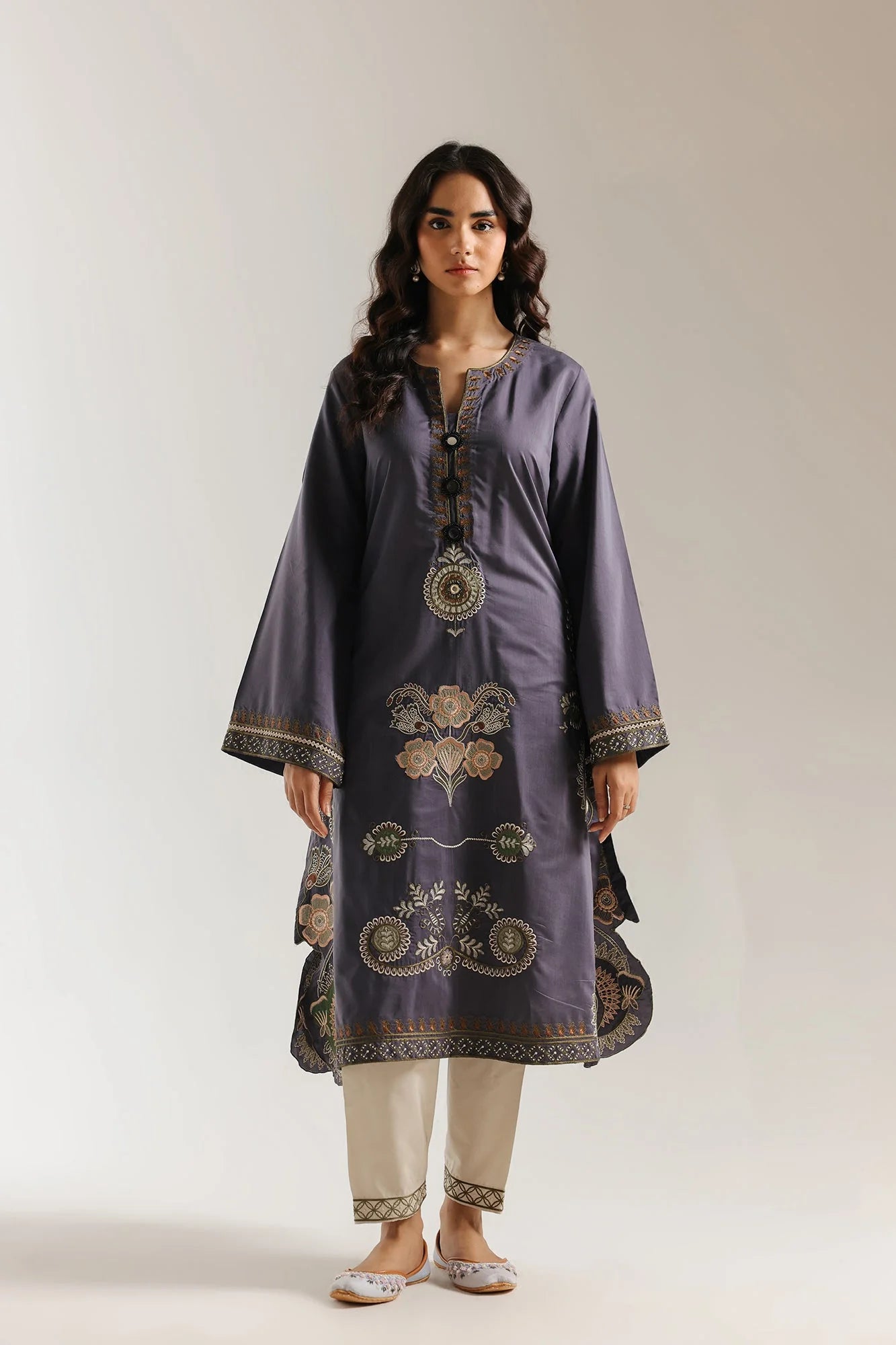 EMBROIDERED SUIT (E4123/103/904)