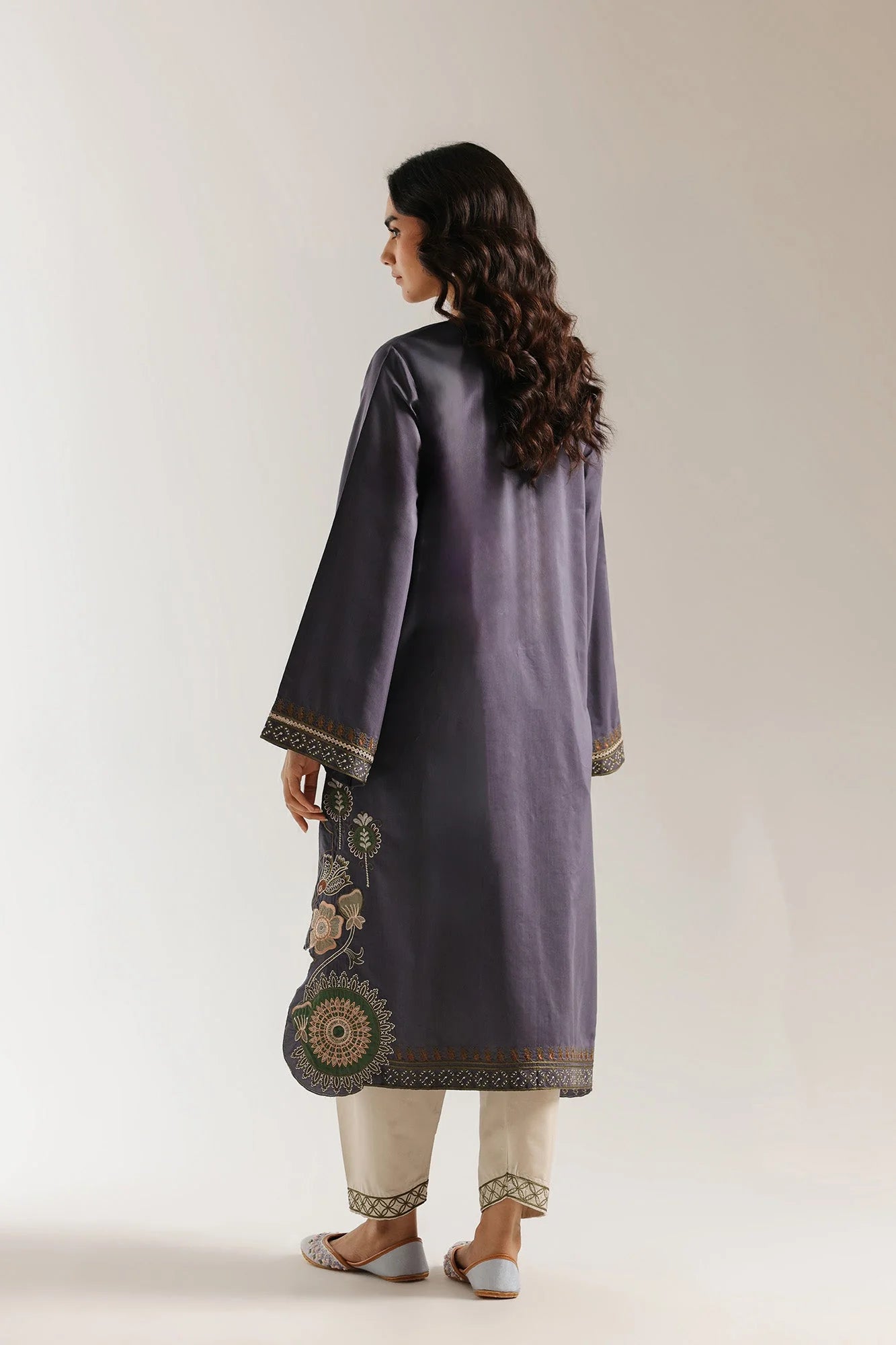 EMBROIDERED SUIT (E4123/103/904)