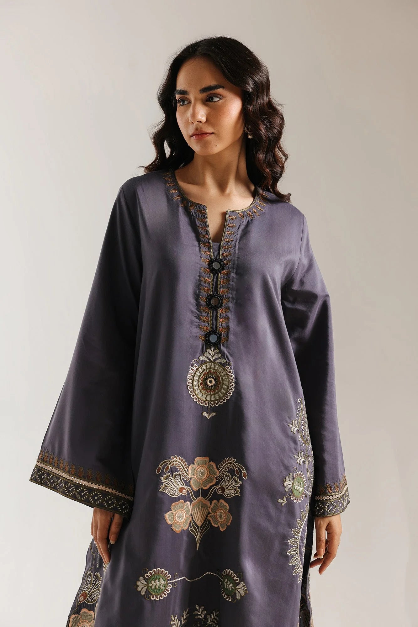 EMBROIDERED SUIT (E4123/103/904)