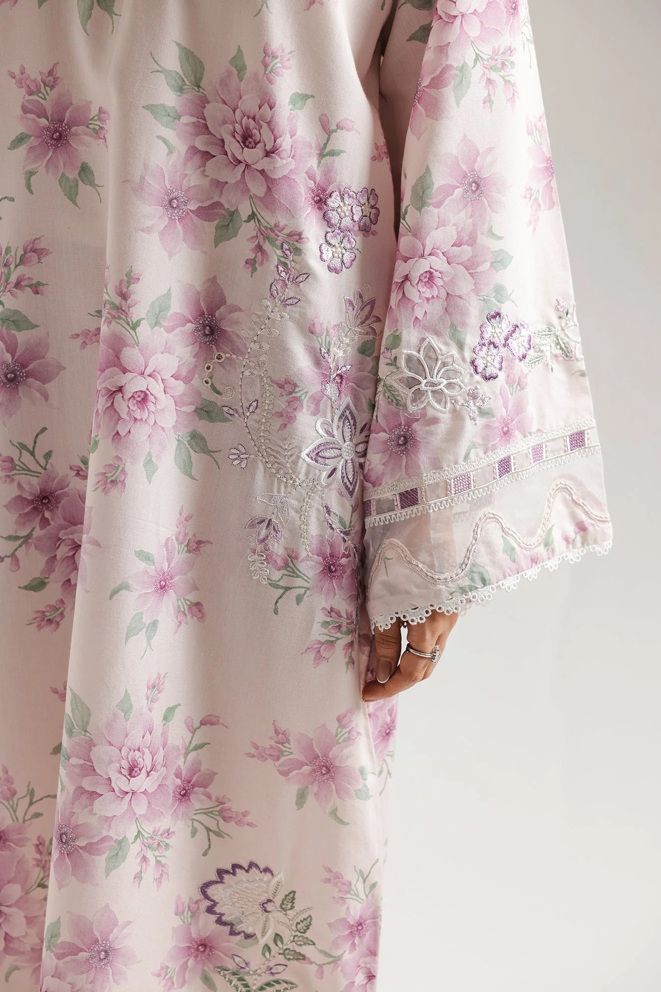 EMBROIDERED KAFTAN (E4126/103/529)