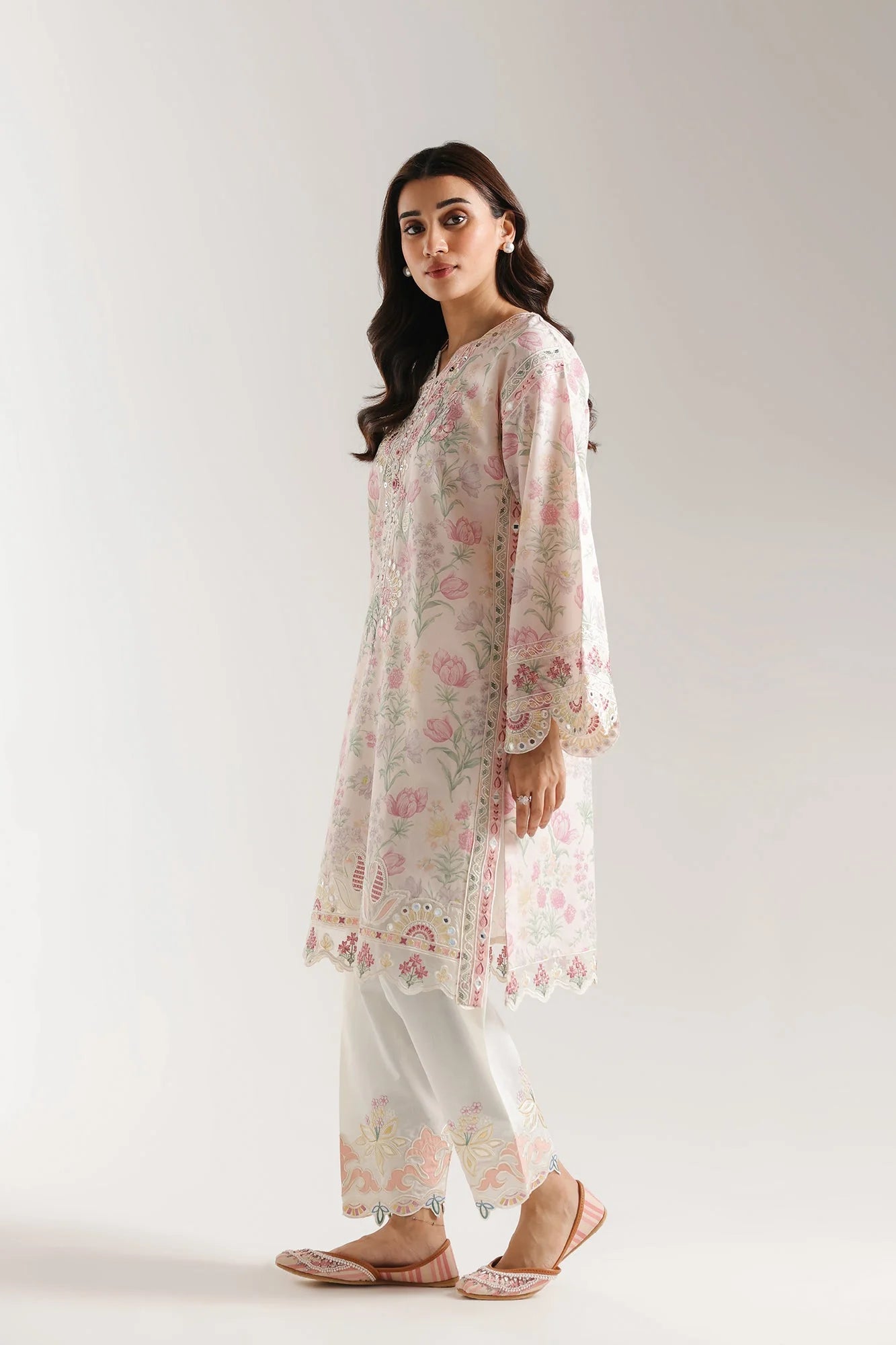 EMBROIDERED SUIT (E4127/103/316)