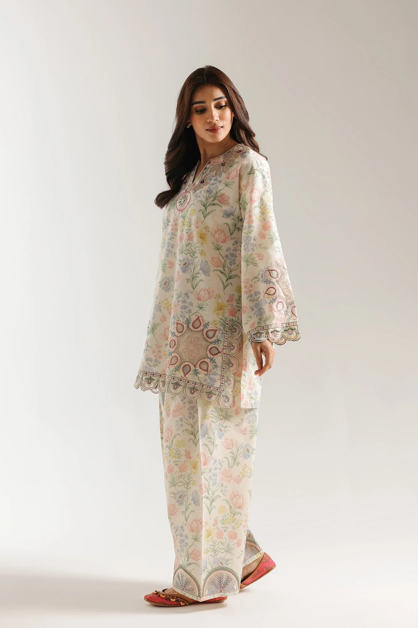 EMBROIDERED SUIT (E4128/103/005)