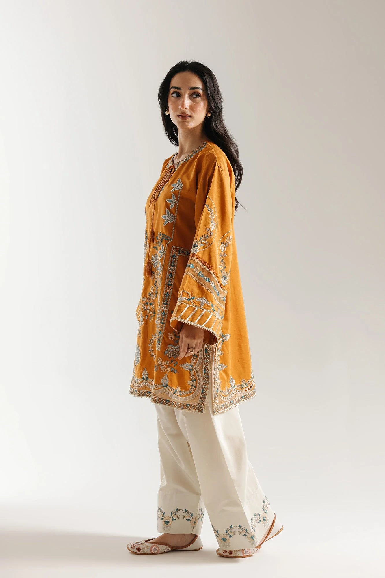 EMBROIDERED SUIT (E4130/103/207)