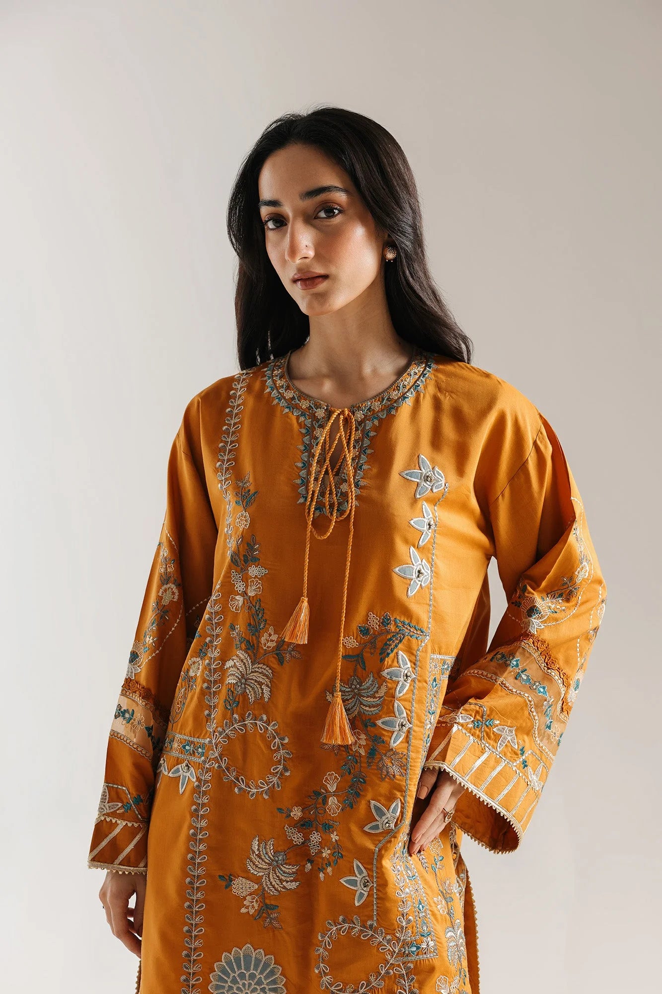 EMBROIDERED SUIT (E4130/103/207)