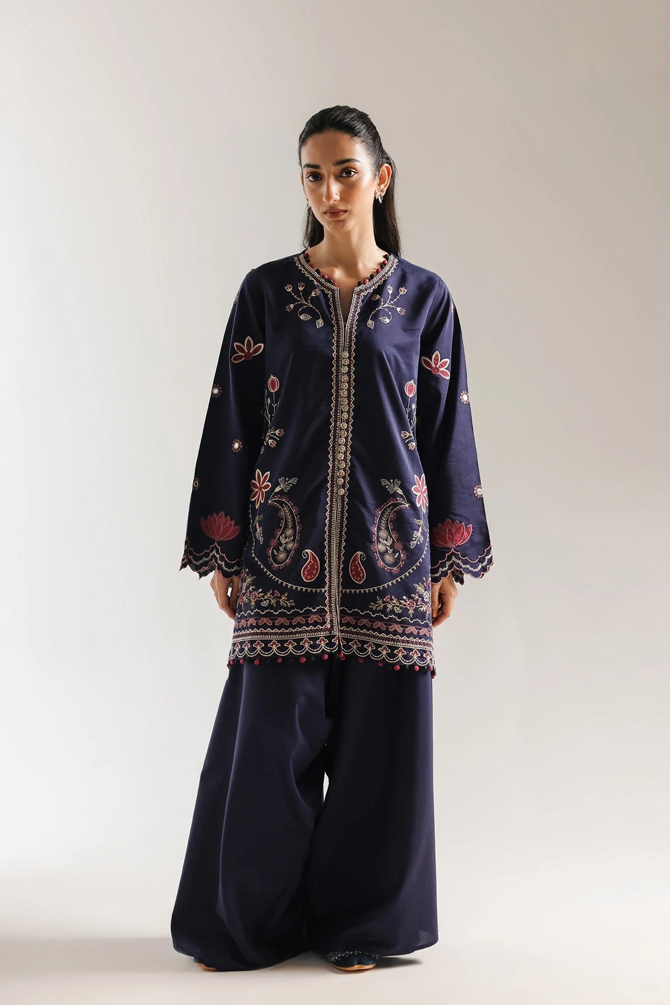 EMBROIDERED SUIT (E4131/103/618)