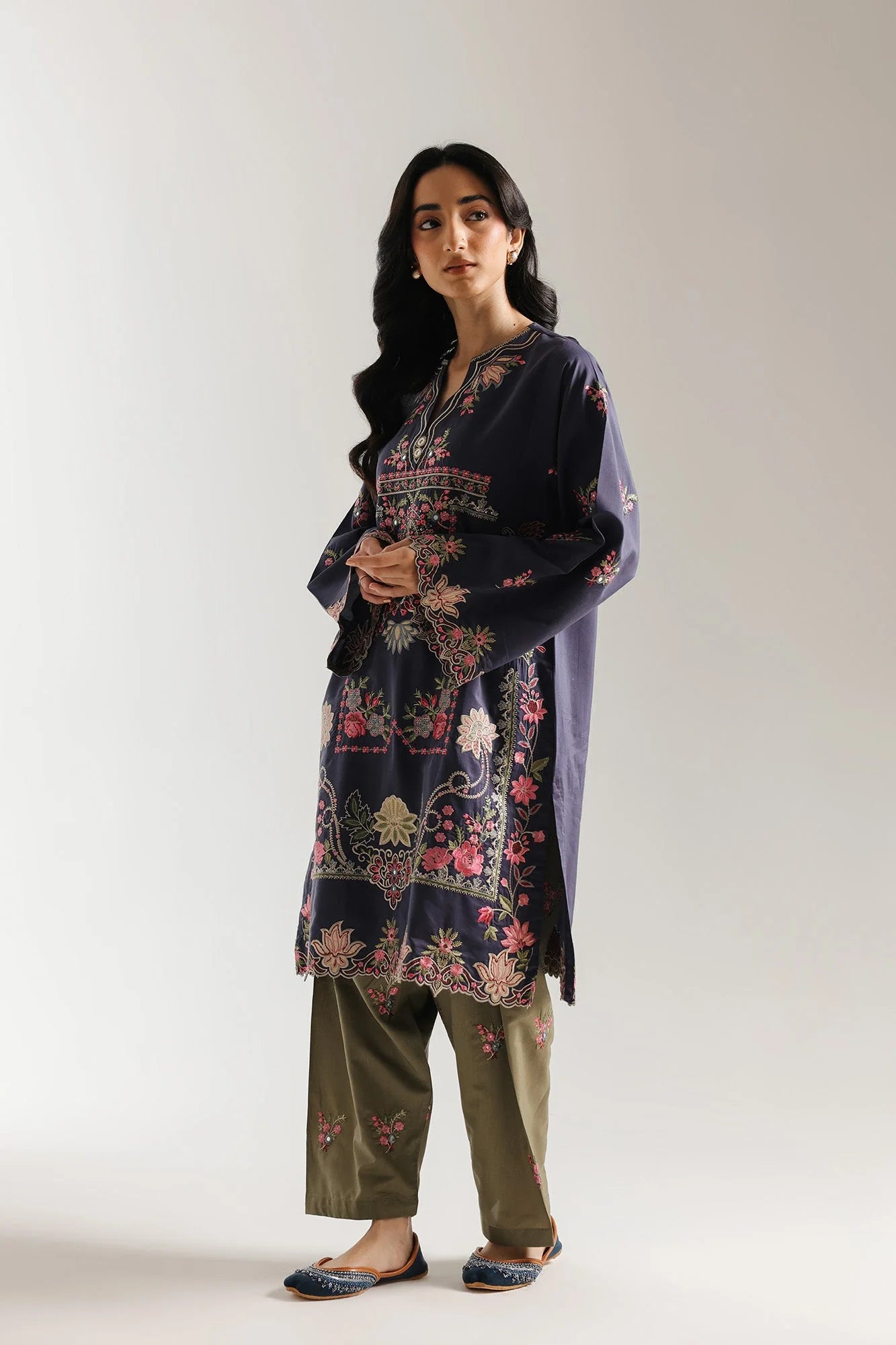 EMBROIDERED SUIT (E4133/103/905)