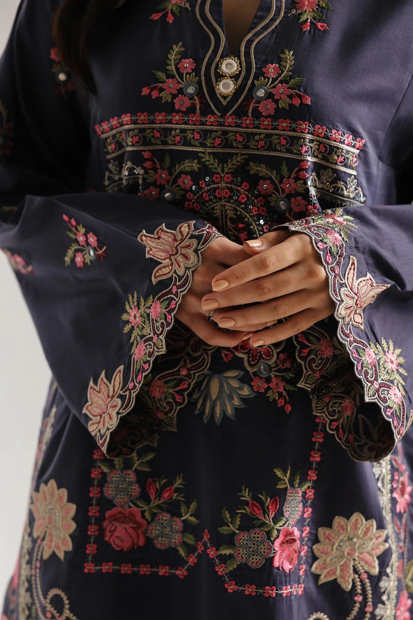 EMBROIDERED SUIT (E4133/103/905)