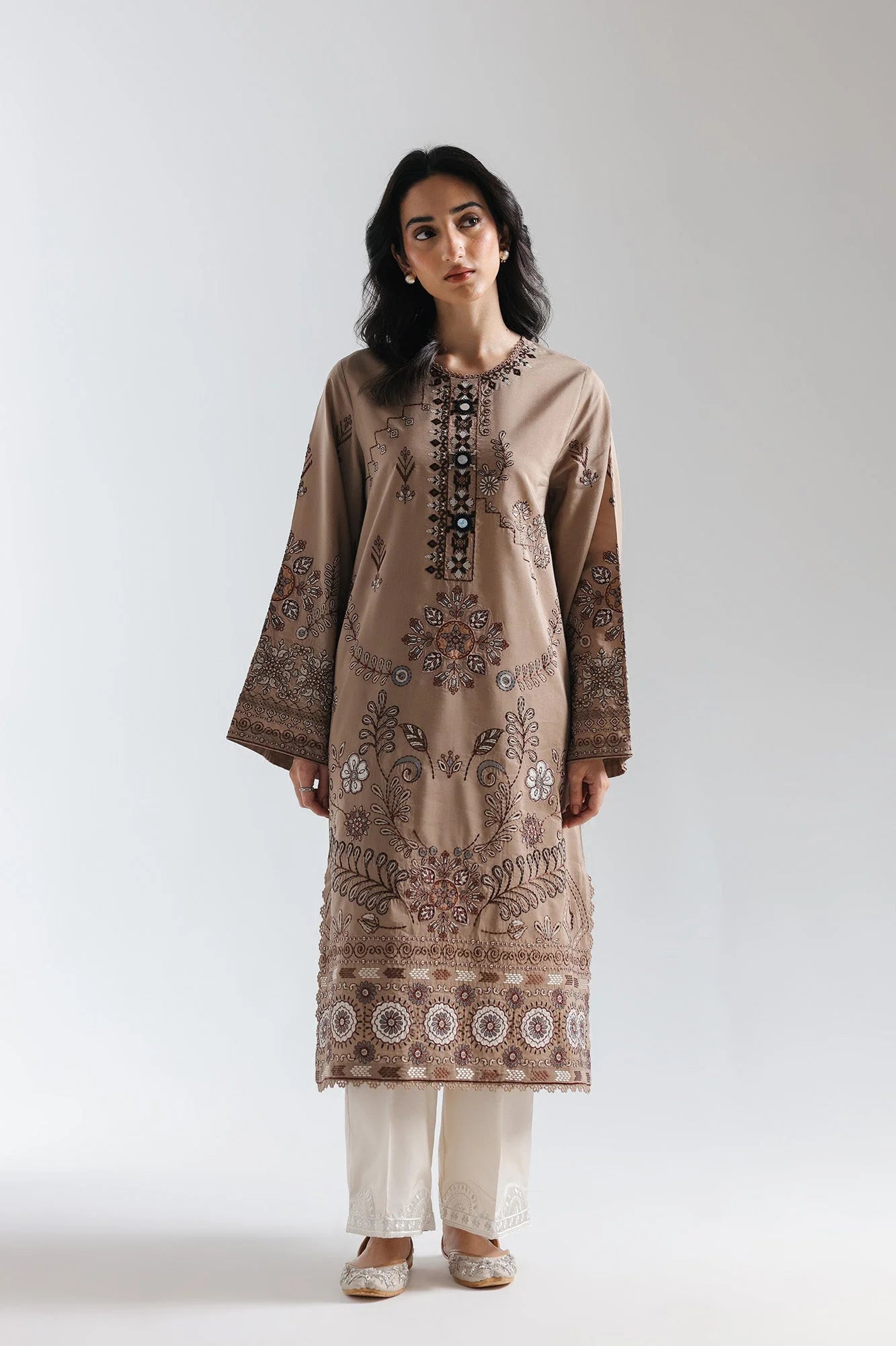 EMBROIDERED SUIT (E4134/103/815)