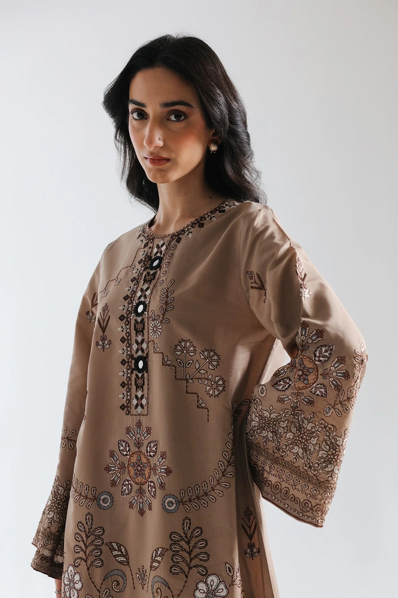 EMBROIDERED SUIT (E4134/103/815)