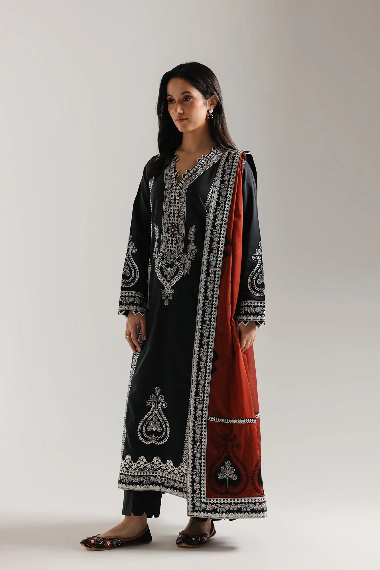 EMBROIDERED SUIT (E4135/103/902)