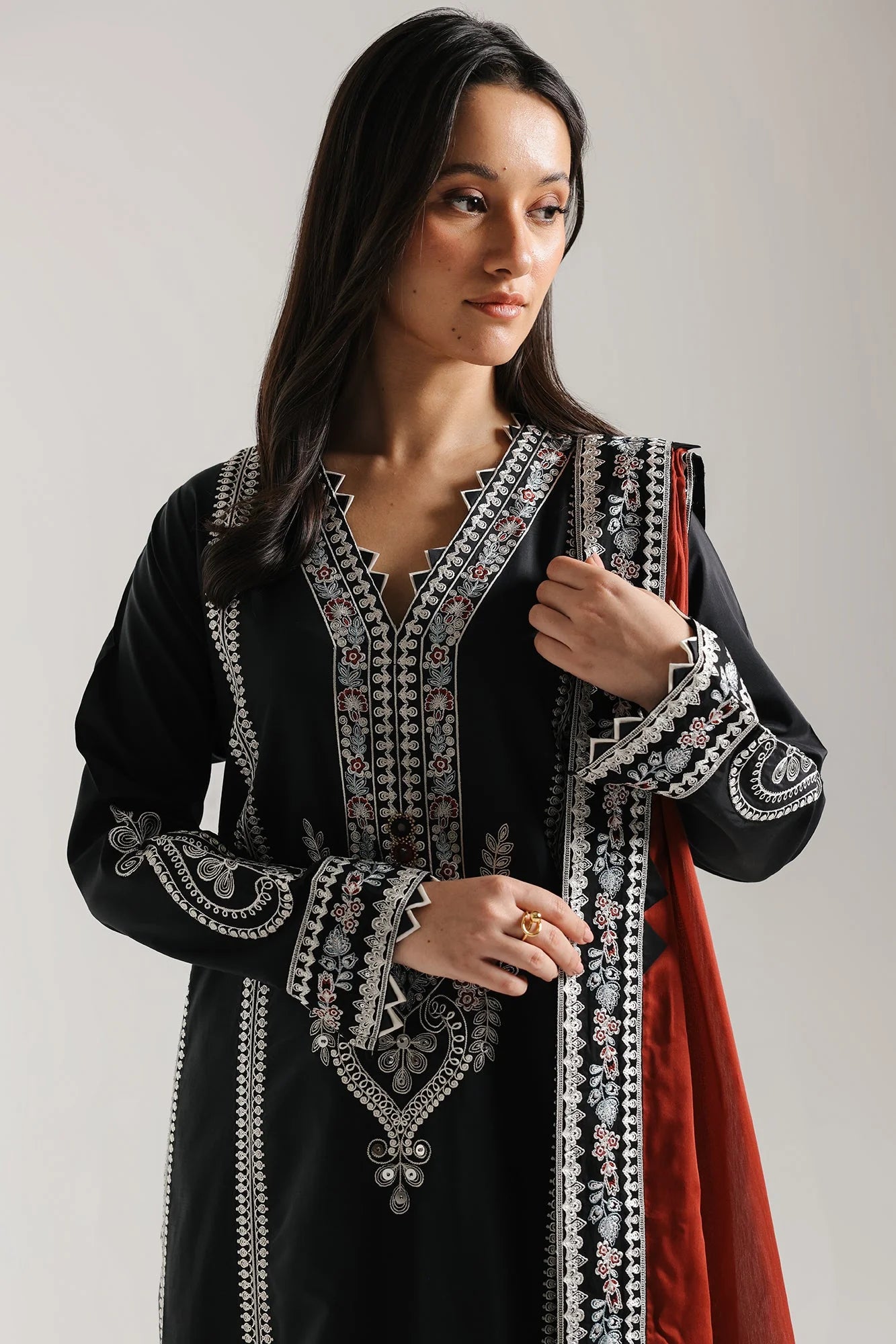 EMBROIDERED SUIT (E4135/103/902)
