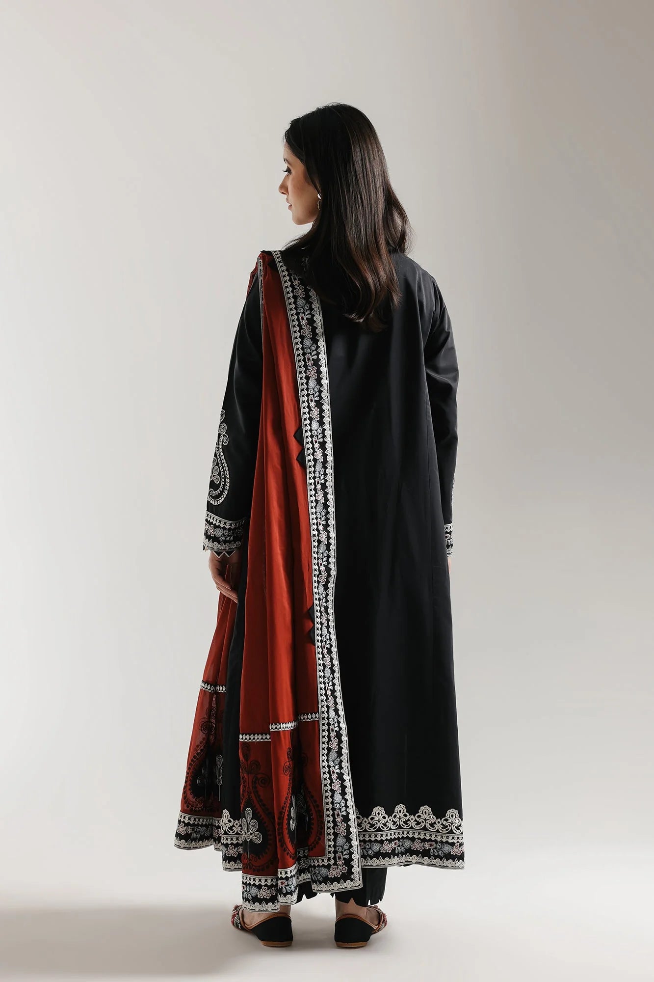 EMBROIDERED SUIT (E4135/103/902)
