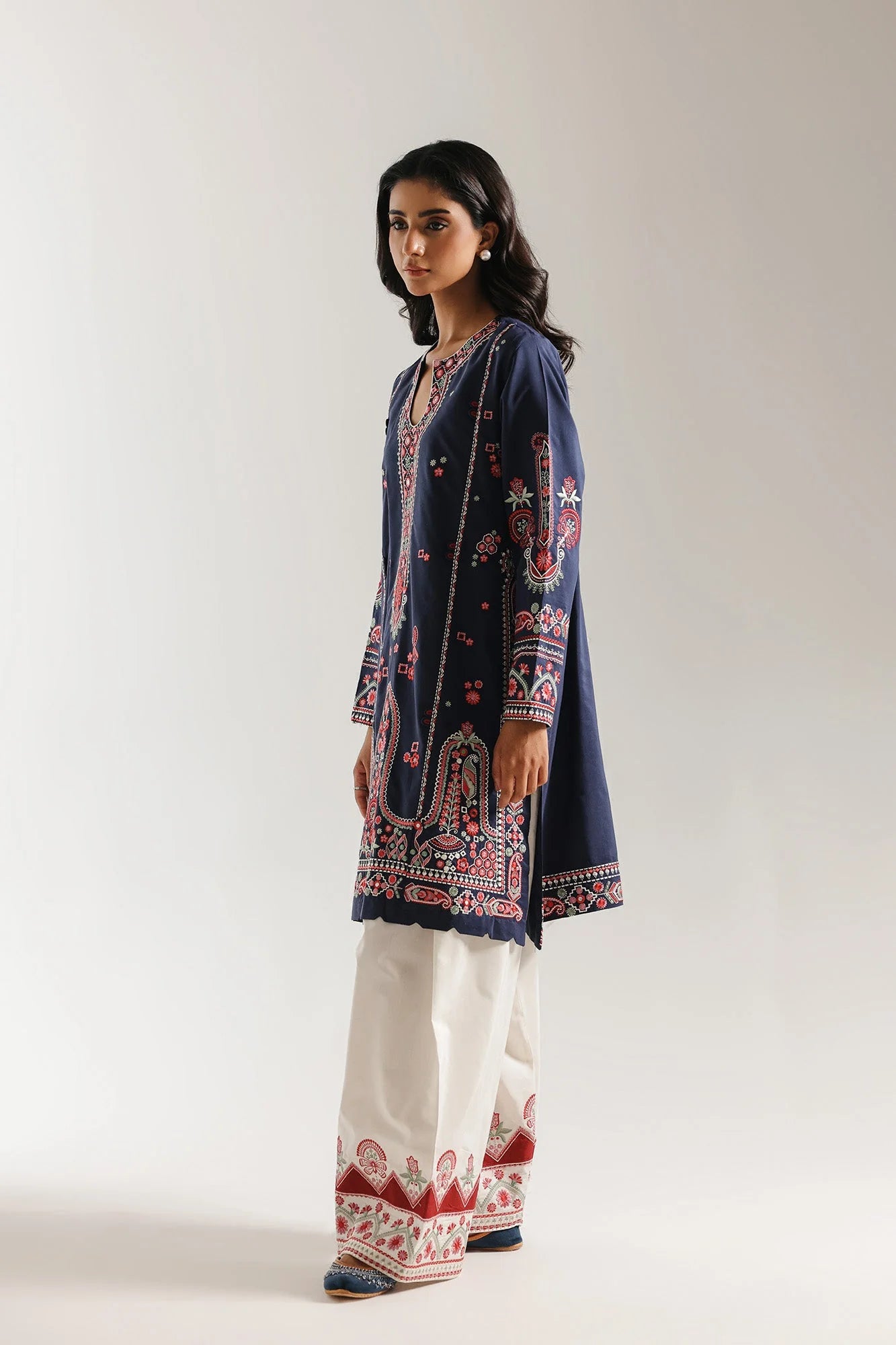 EMBROIDERED SUIT (E4139/103/619)