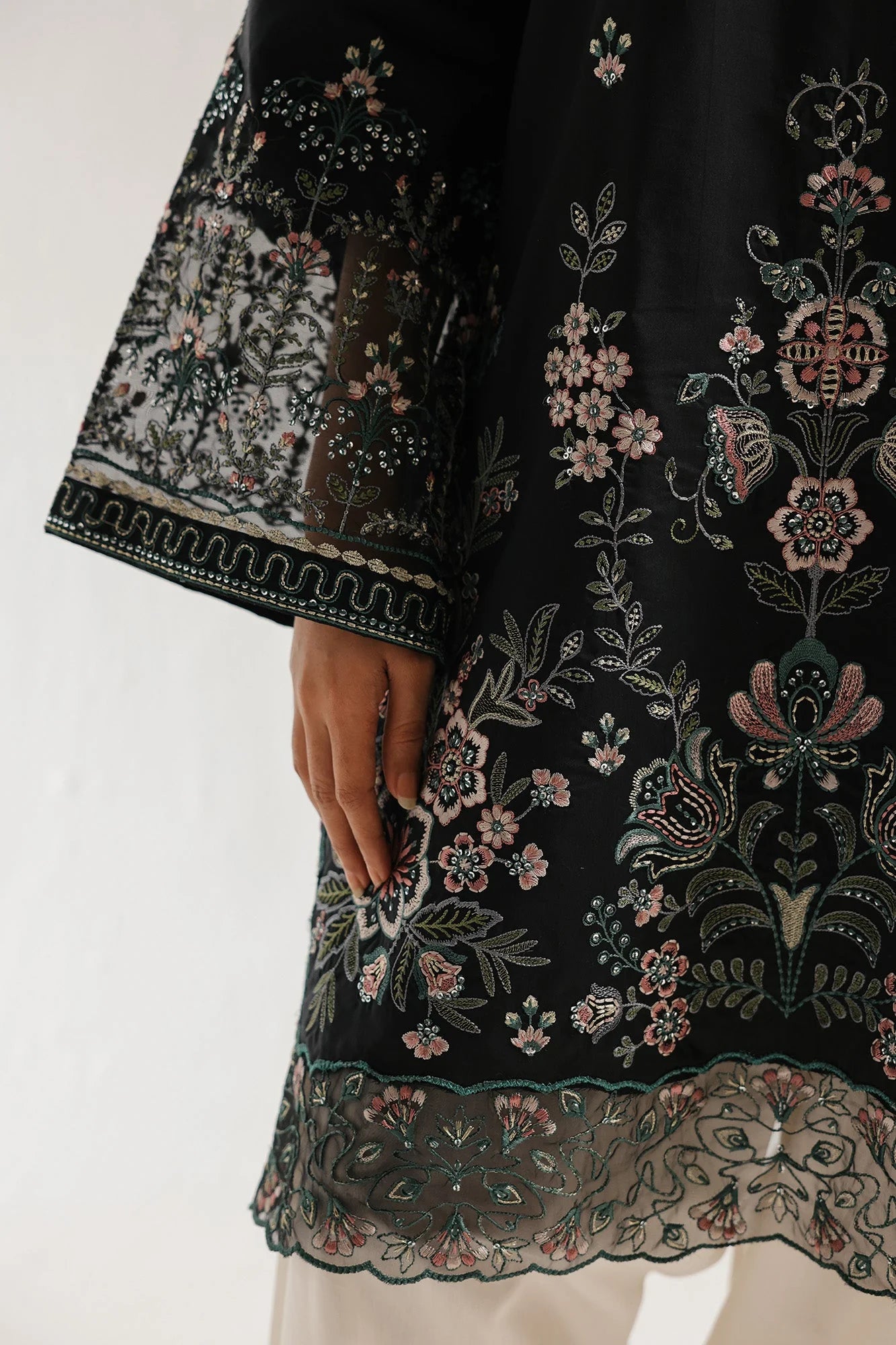 EMBROIDERED SUIT (E4142/103/901)
