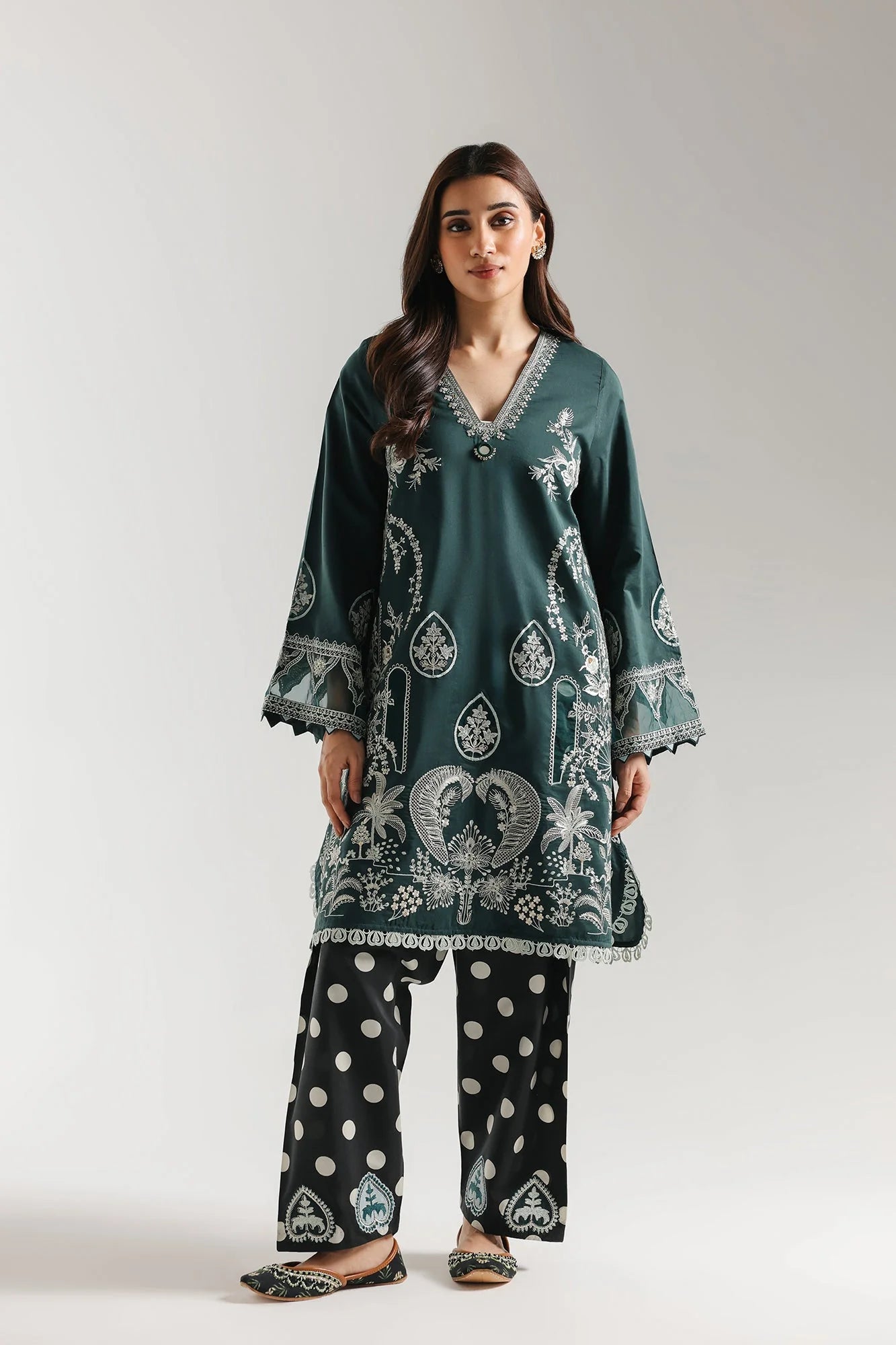 EMBROIDERED SUIT (E4147/103/704)