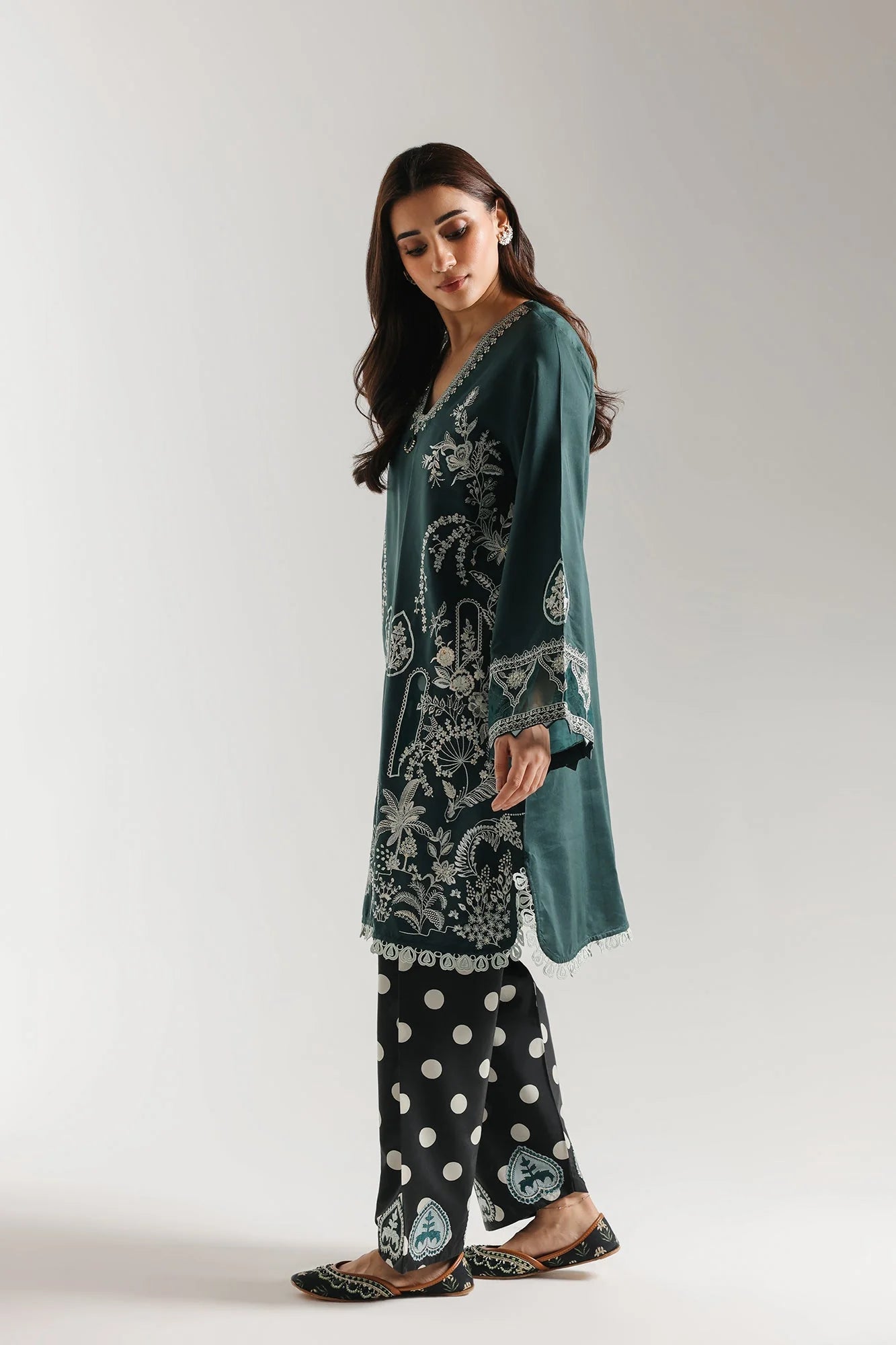 EMBROIDERED SUIT (E4147/103/704)