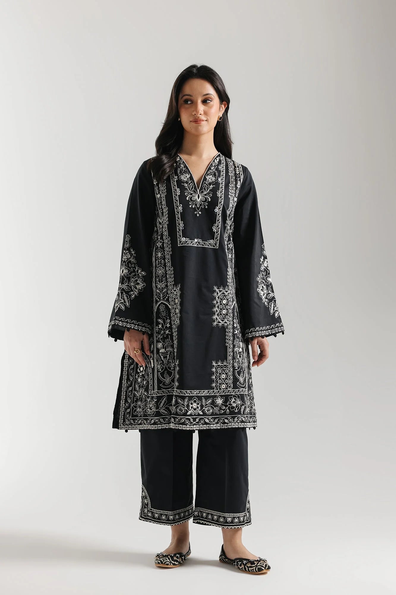 EMBROIDERED SUIT (E4148/103/902)