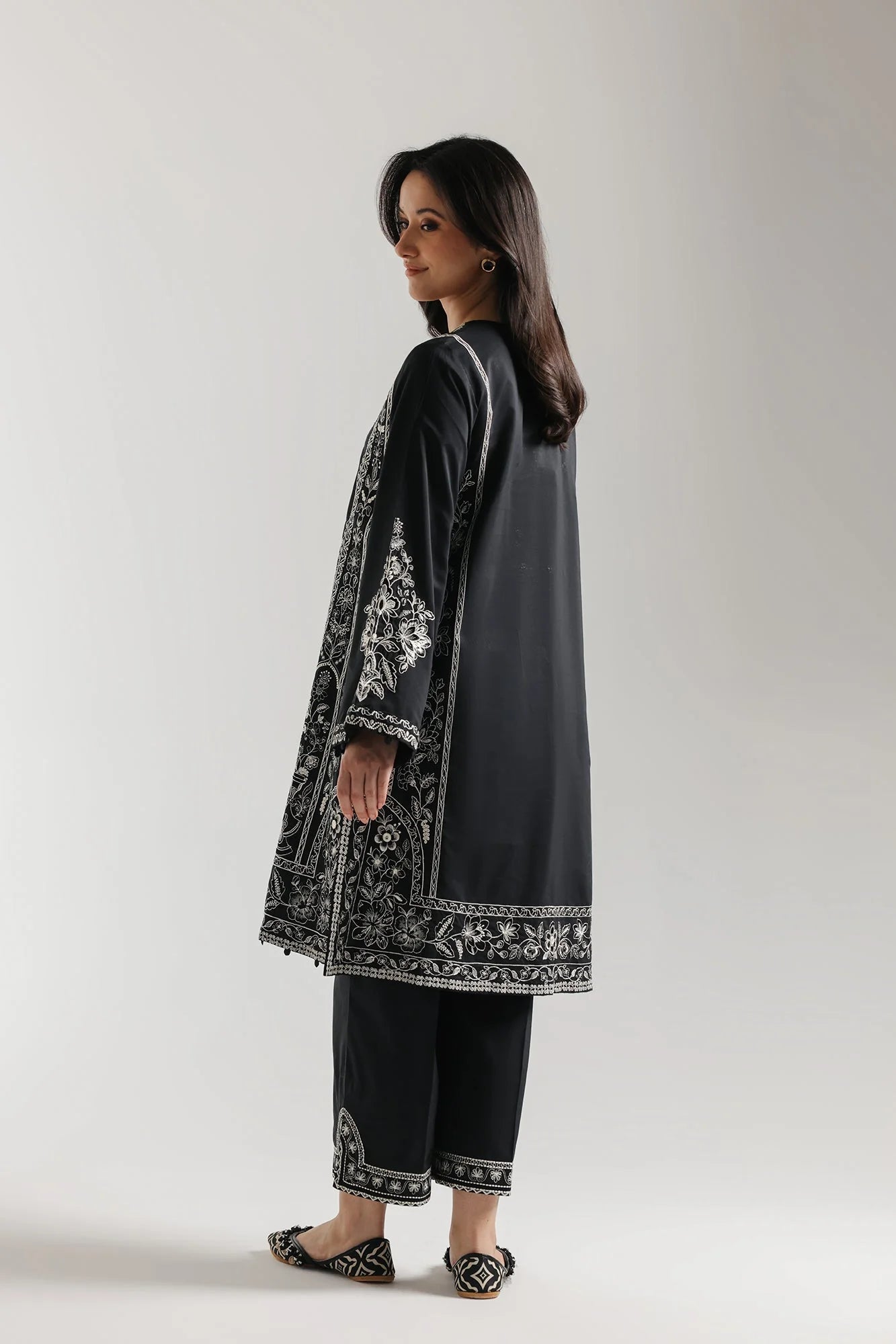 EMBROIDERED SUIT (E4148/103/902)