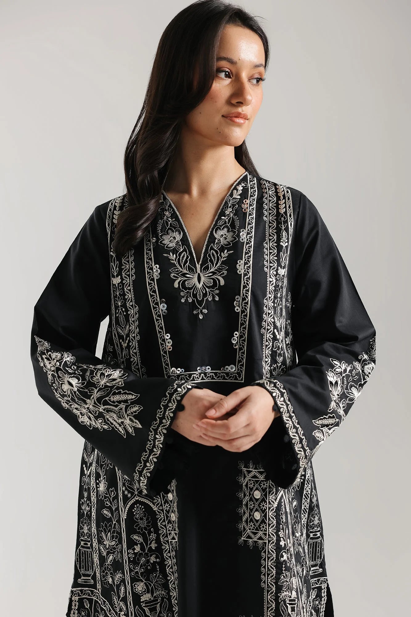 EMBROIDERED SUIT (E4148/103/902)