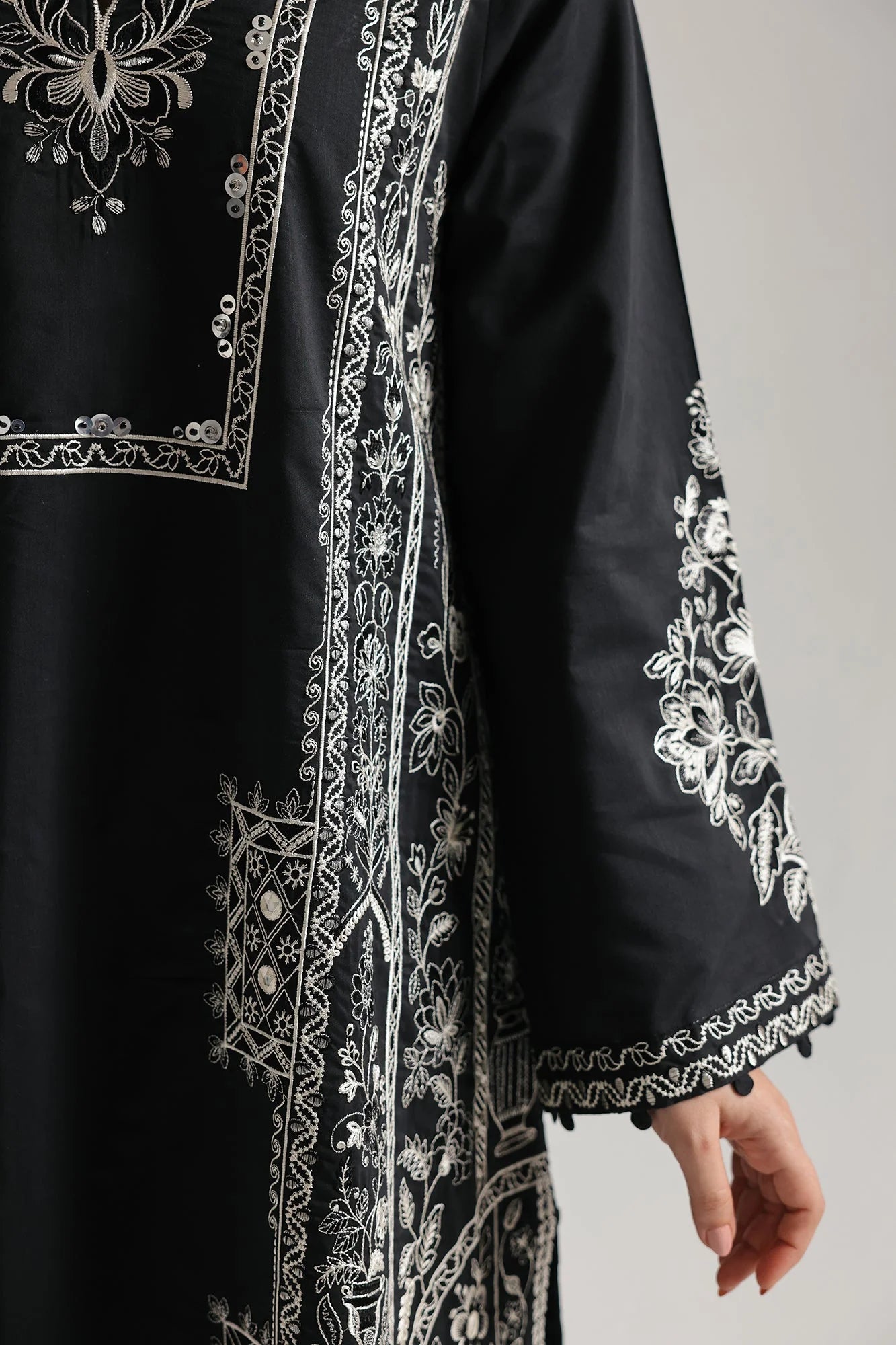 EMBROIDERED SUIT (E4148/103/902)