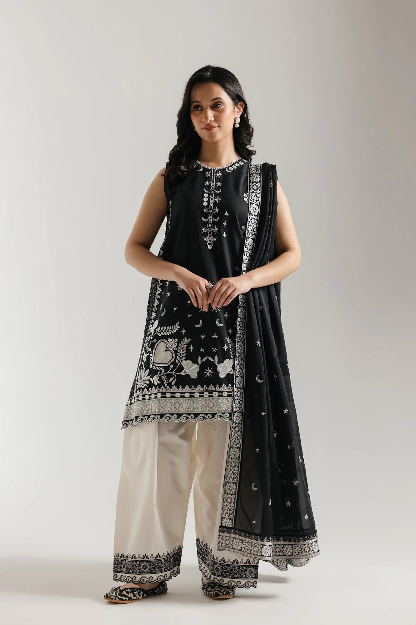EMBROIDERED SUIT (E4153/103/901)