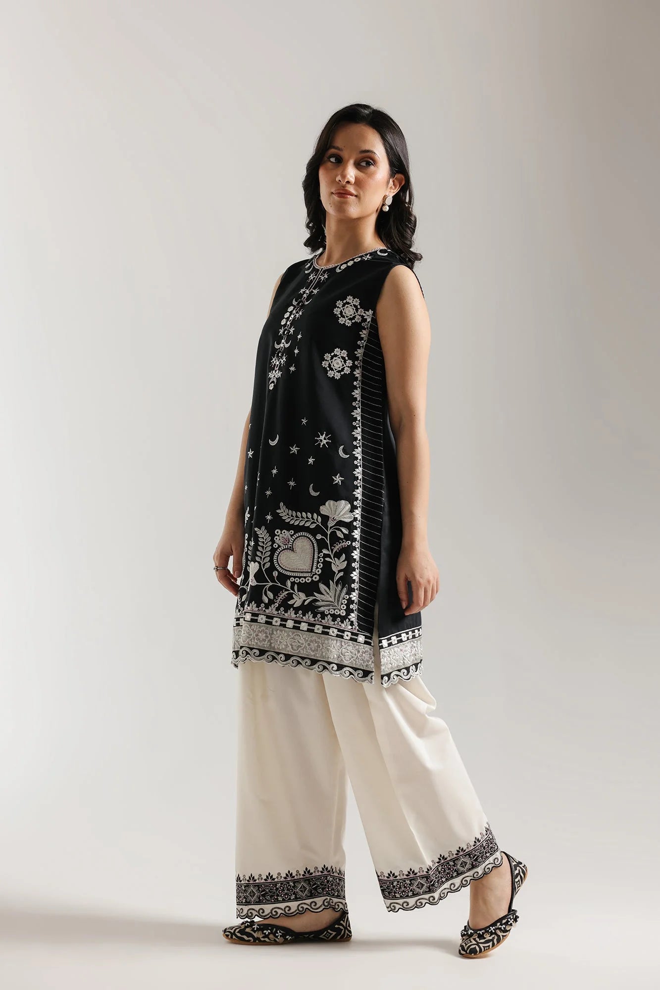 EMBROIDERED SUIT (E4153/103/901)