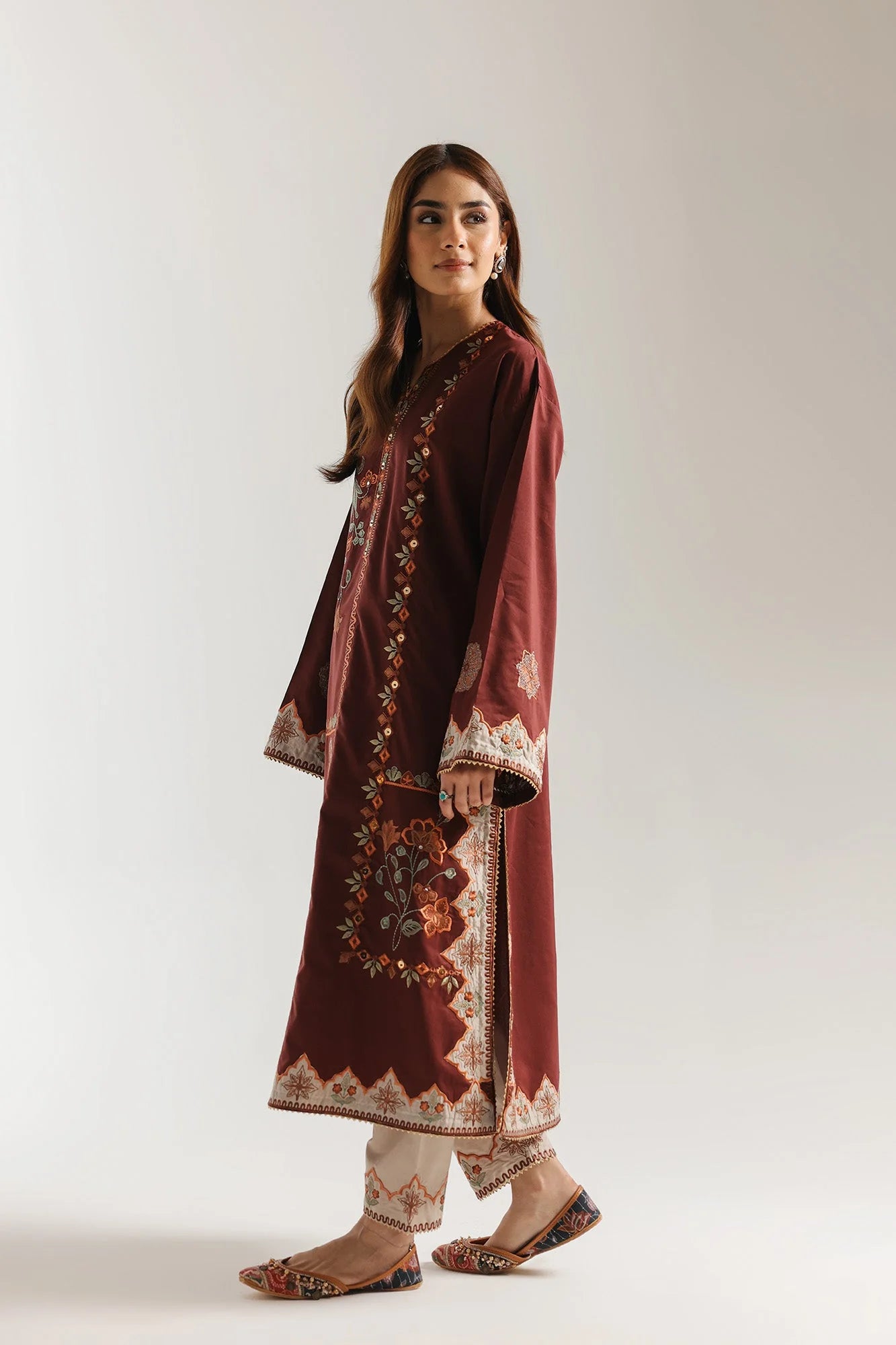 EMBROIDERED SUIT (E4159/103/801)