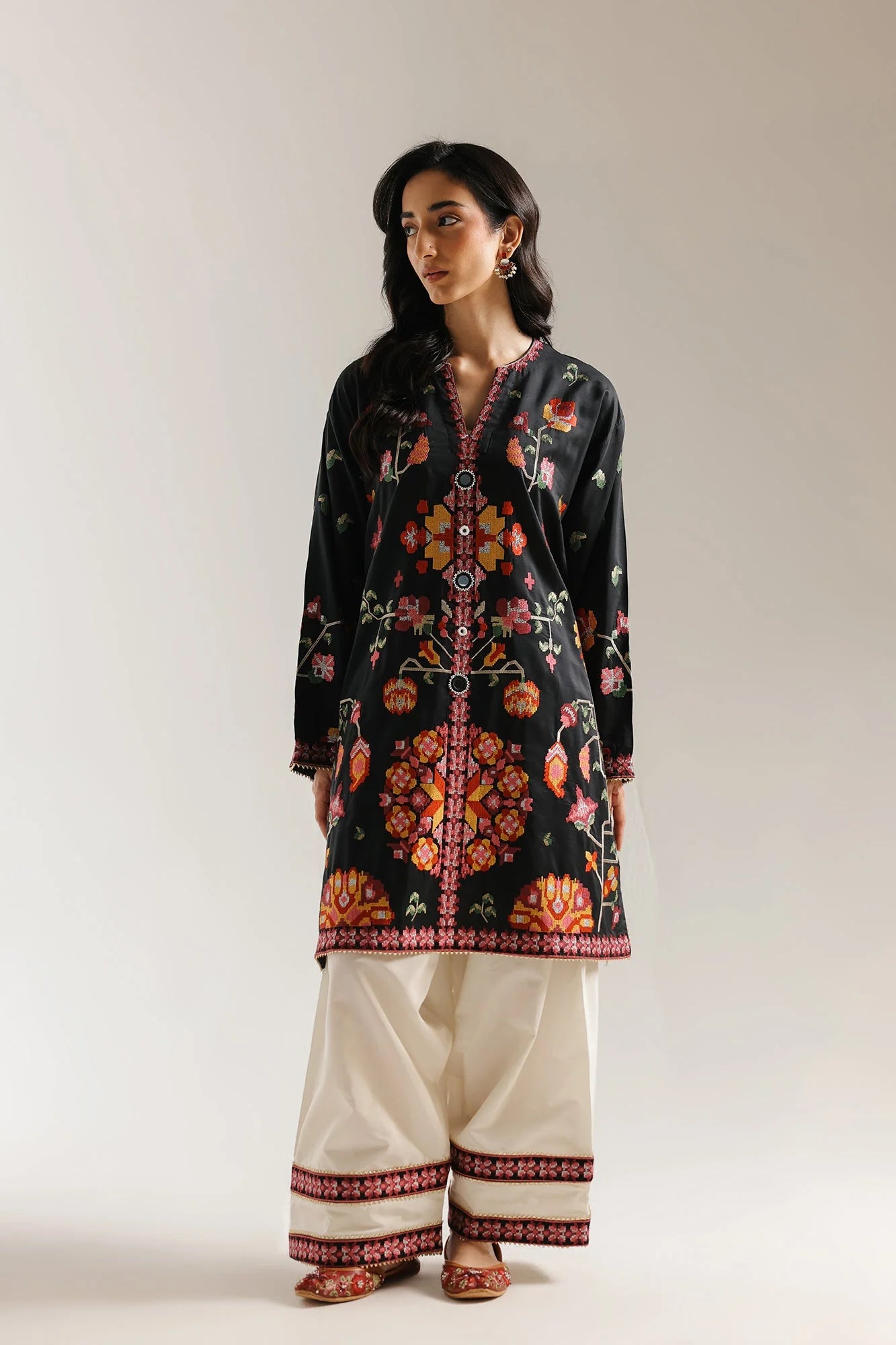EMBROIDERED SUIT (E4161/103/901)