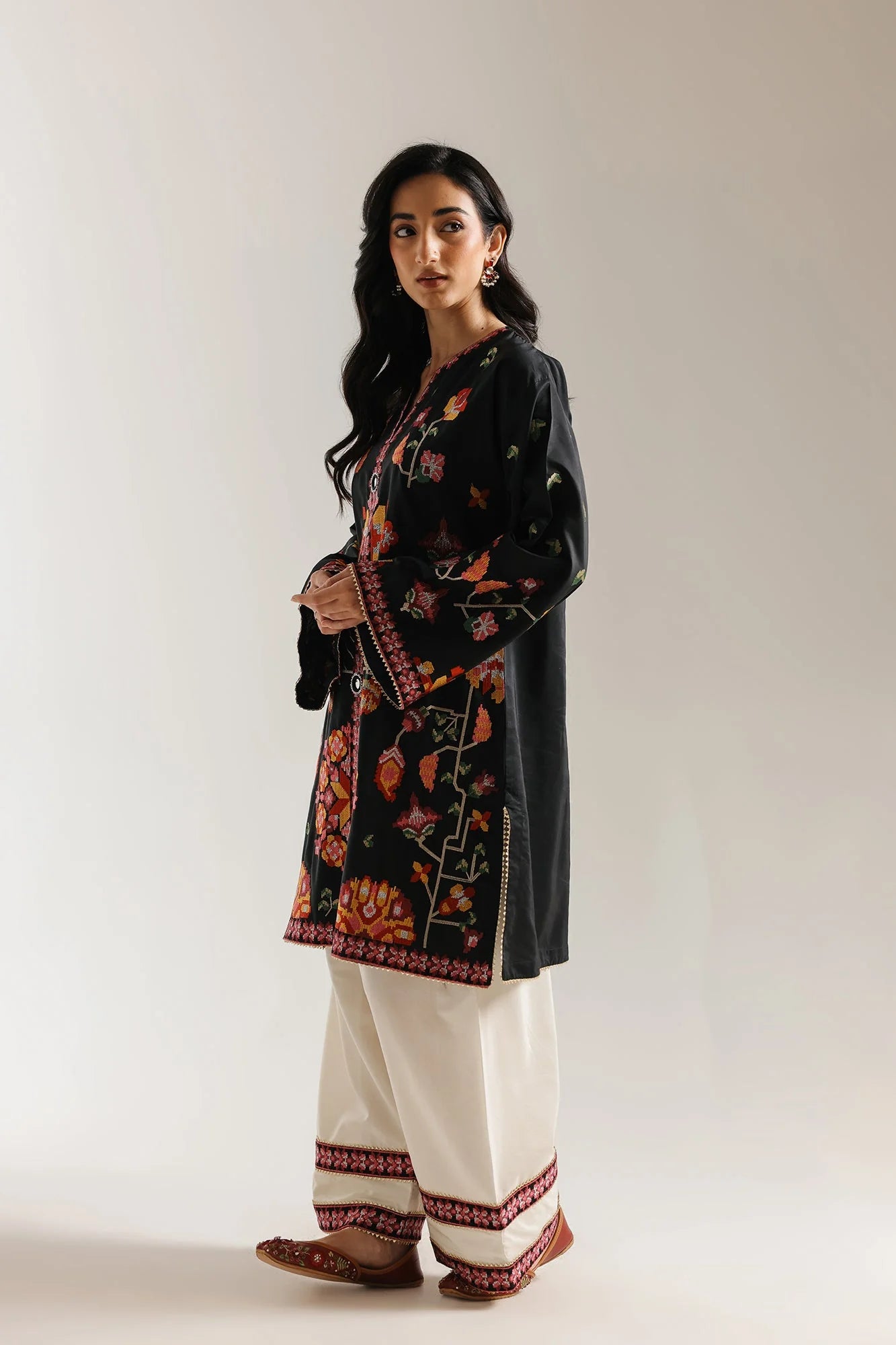 EMBROIDERED SUIT (E4161/103/901)