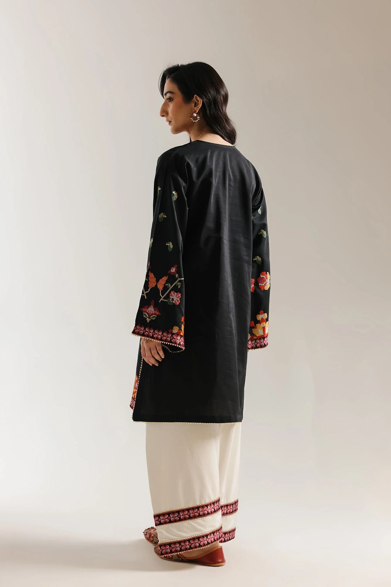 EMBROIDERED SUIT (E4161/103/901)