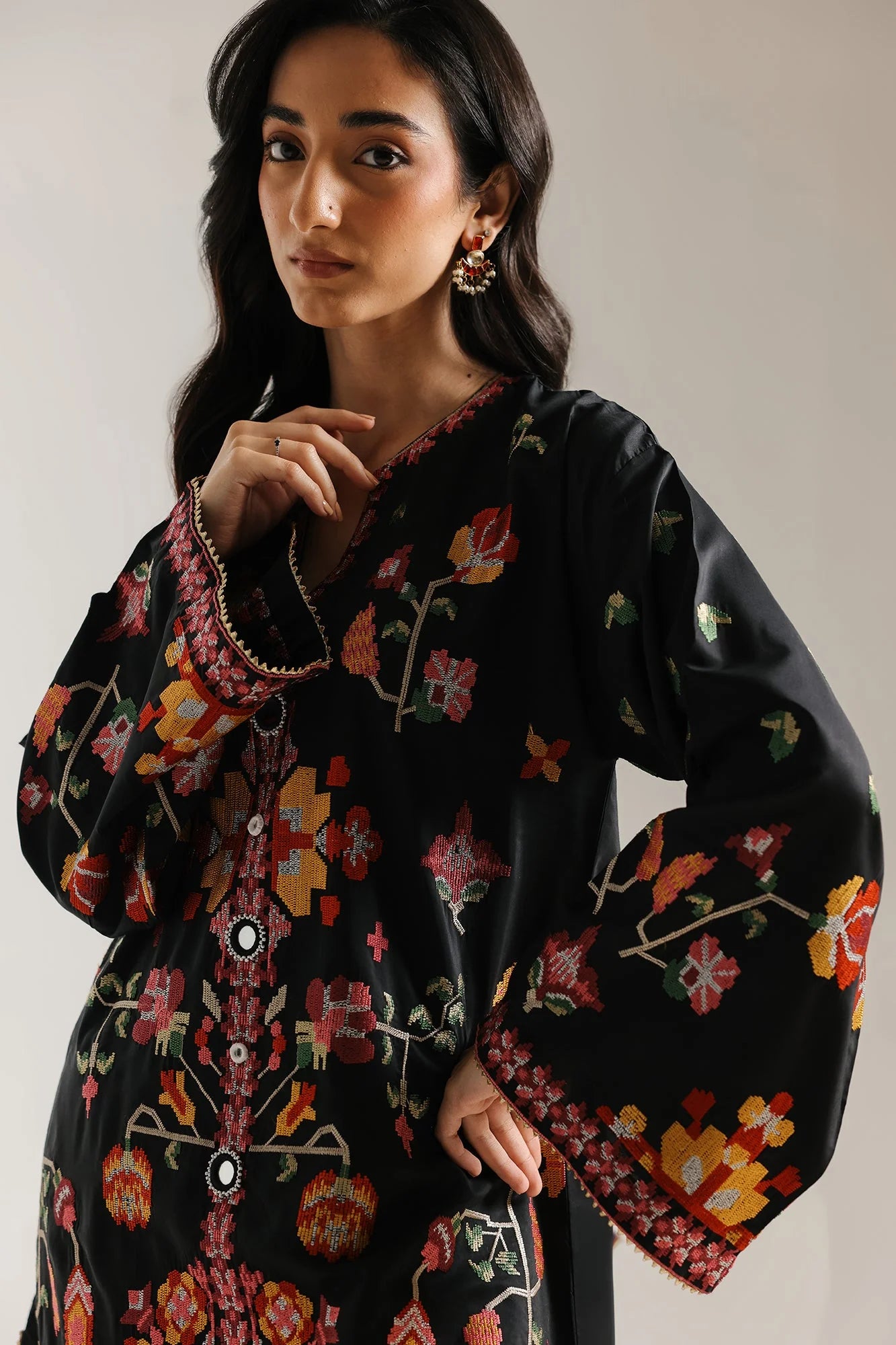 EMBROIDERED SUIT (E4161/103/901)