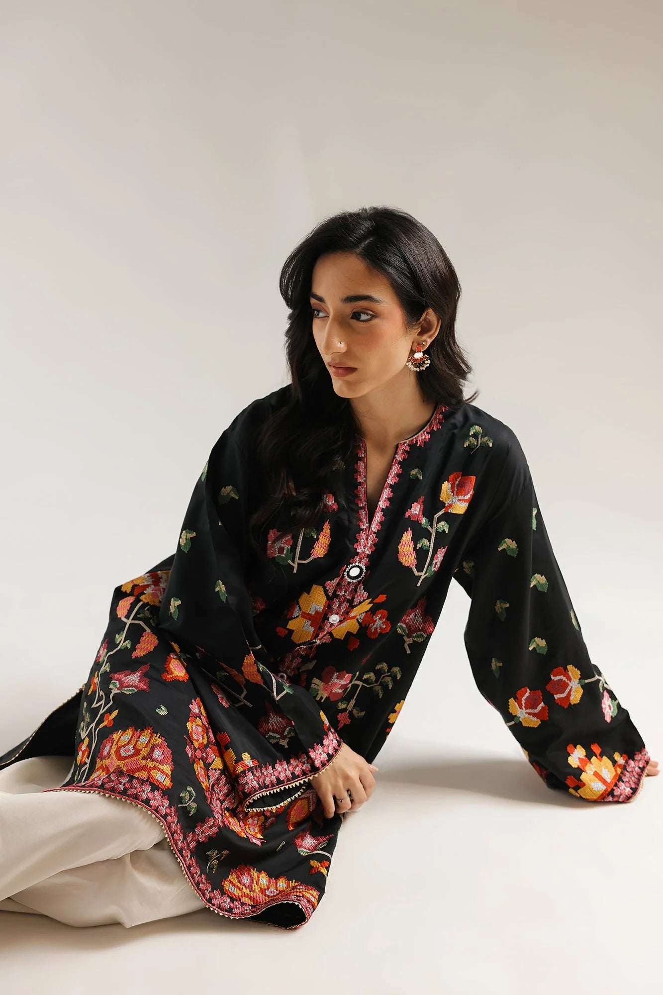 EMBROIDERED SUIT (E4161/103/901)
