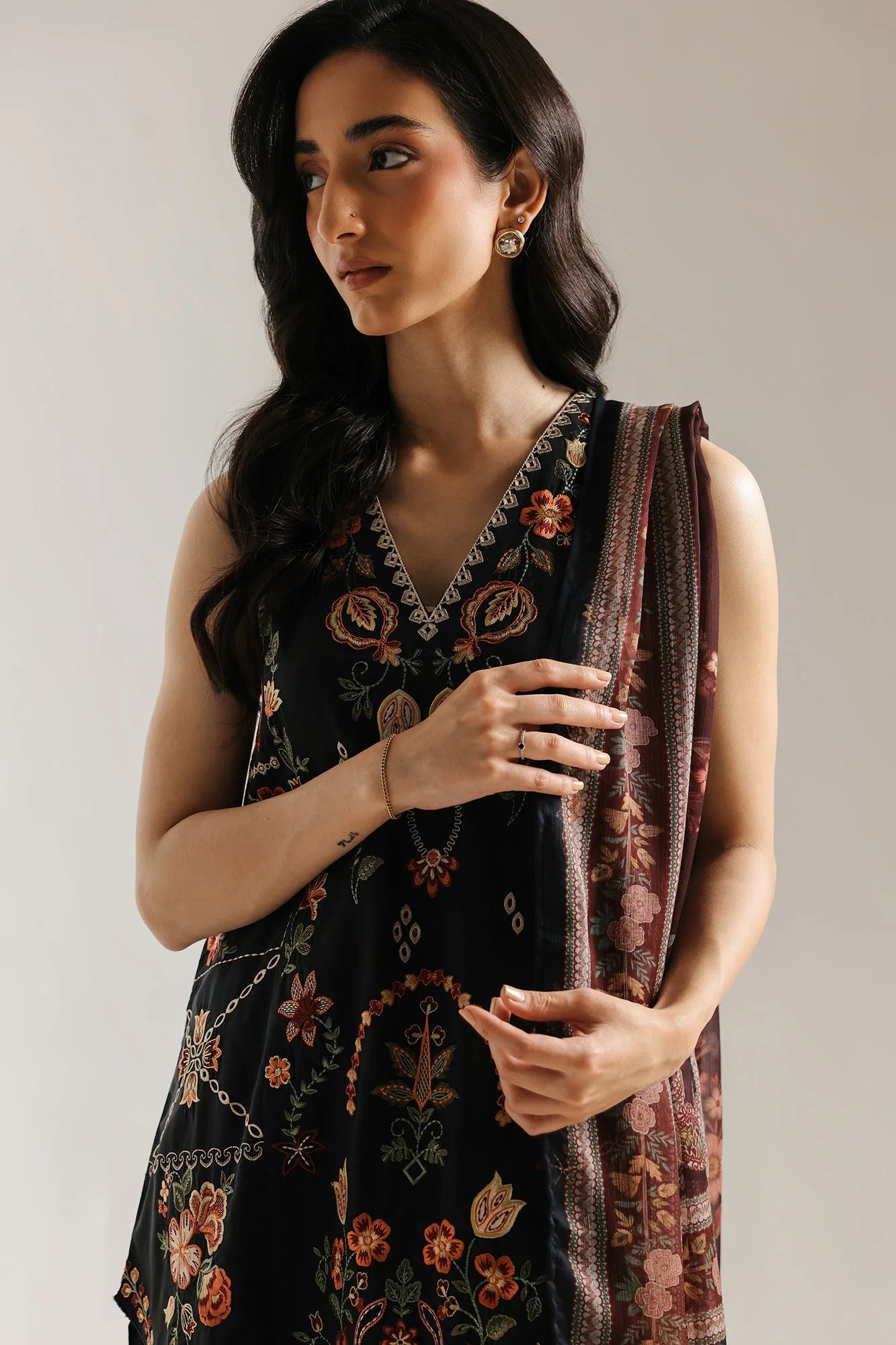 EMBROIDERED SUIT (E4163/103/901)