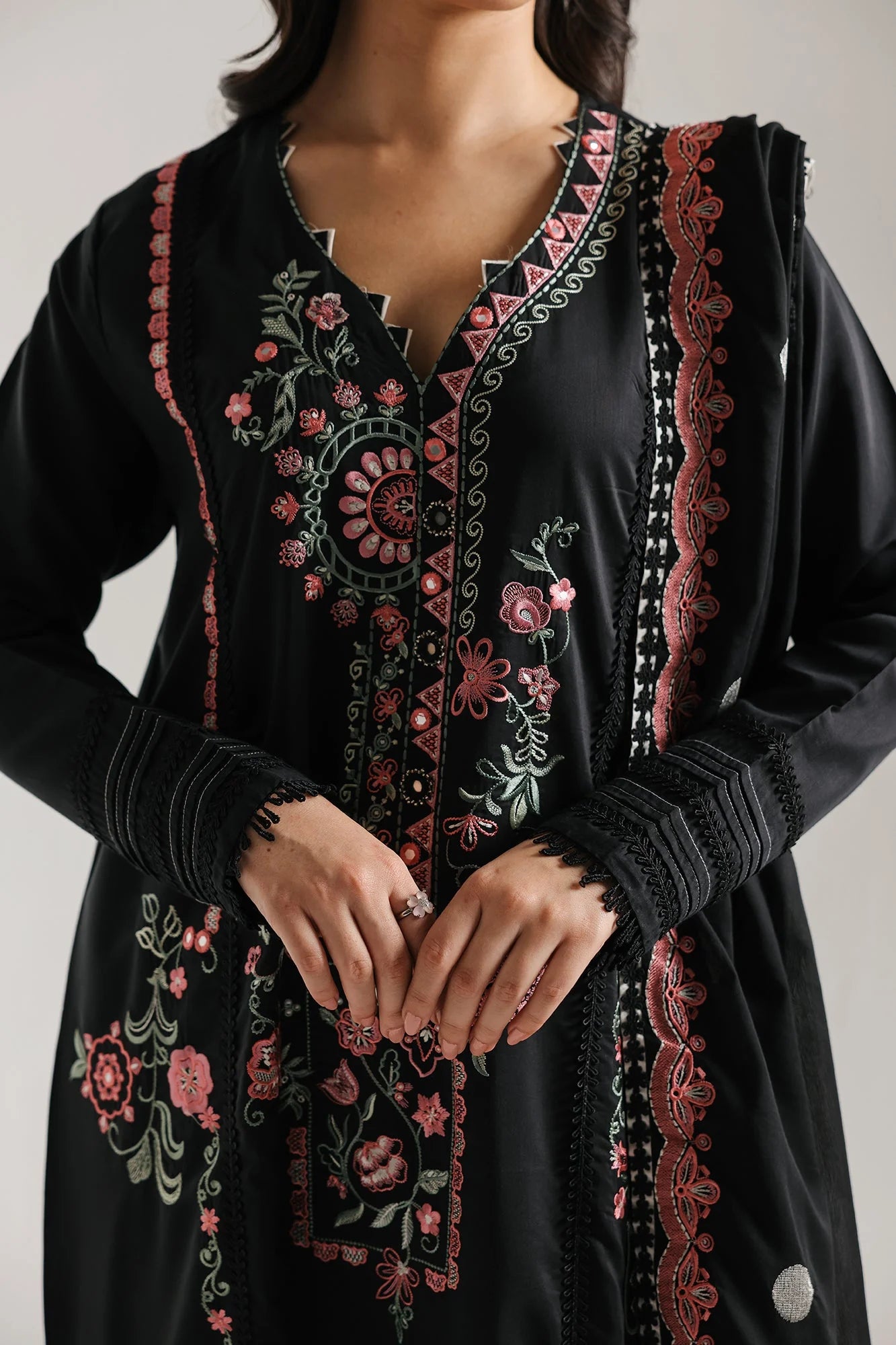 EMBROIDERED SUIT (E4168/103/902)