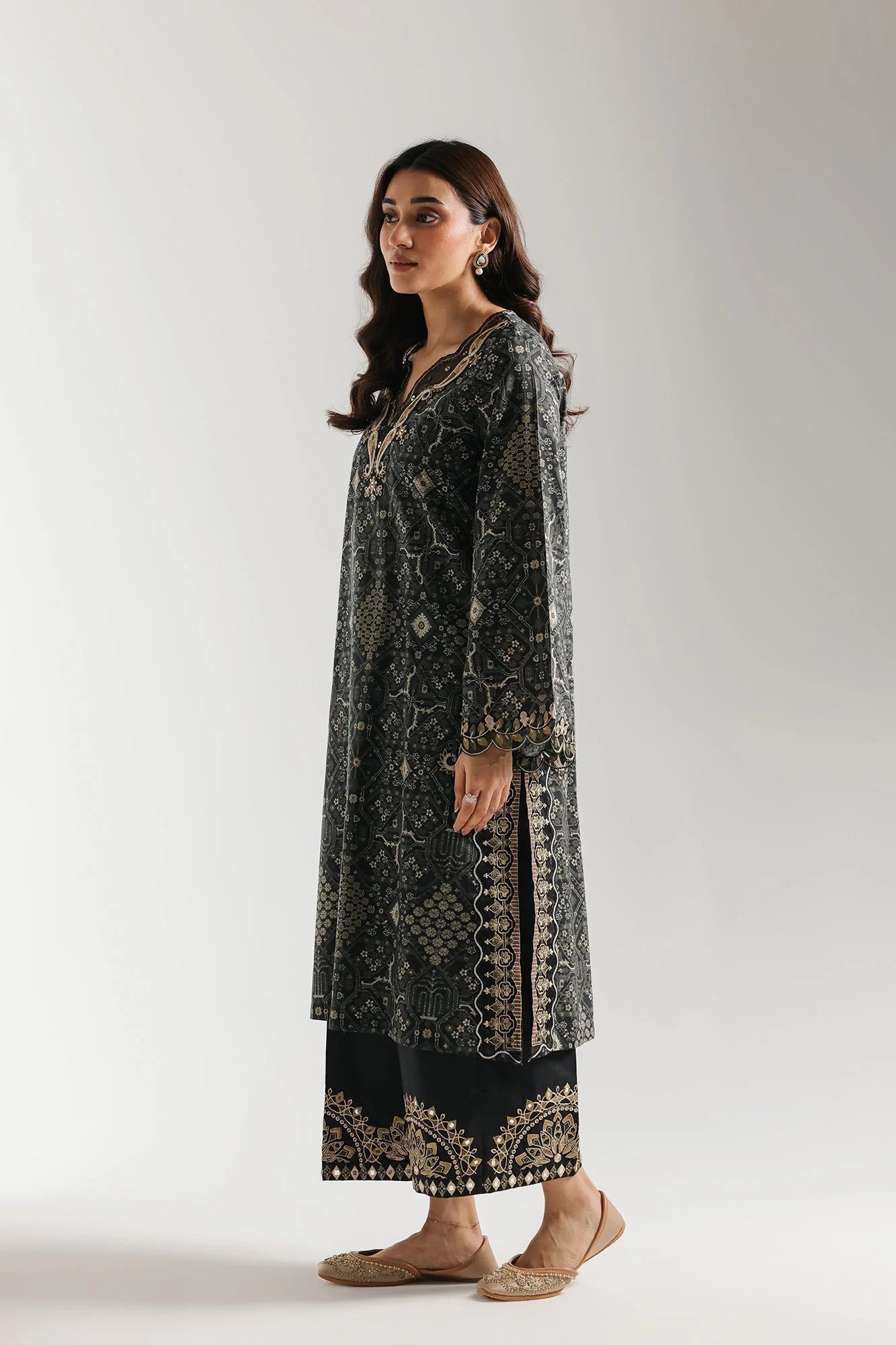 EMBROIDERED SUIT (E4171/103/902)