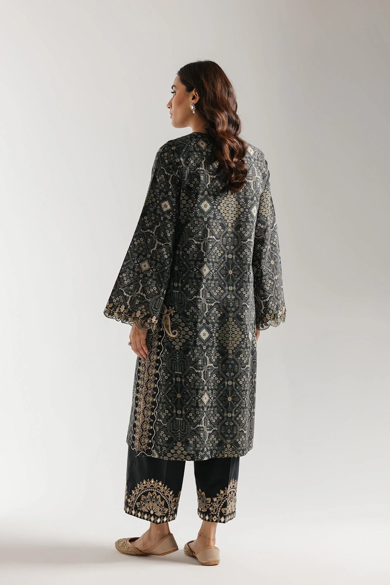 EMBROIDERED SUIT (E4171/103/902)