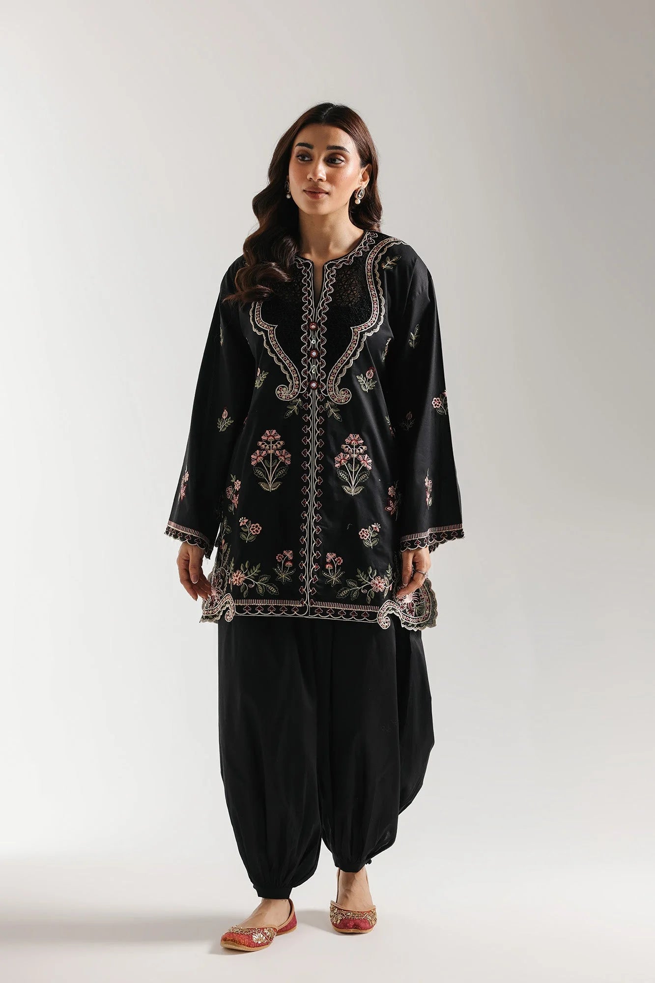 EMBROIDERED SUIT (E4199/103/901)