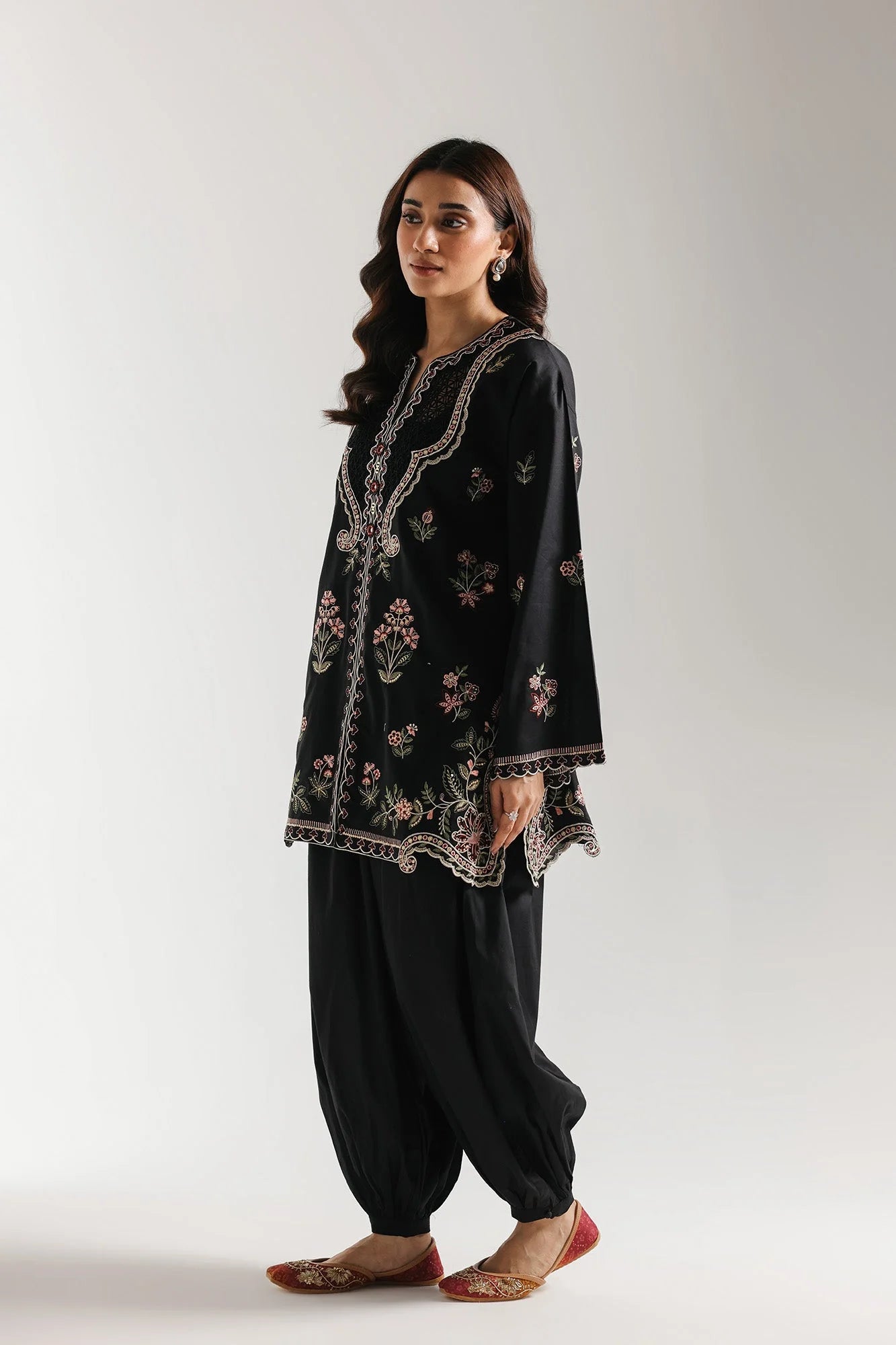 EMBROIDERED SUIT (E4199/103/901)