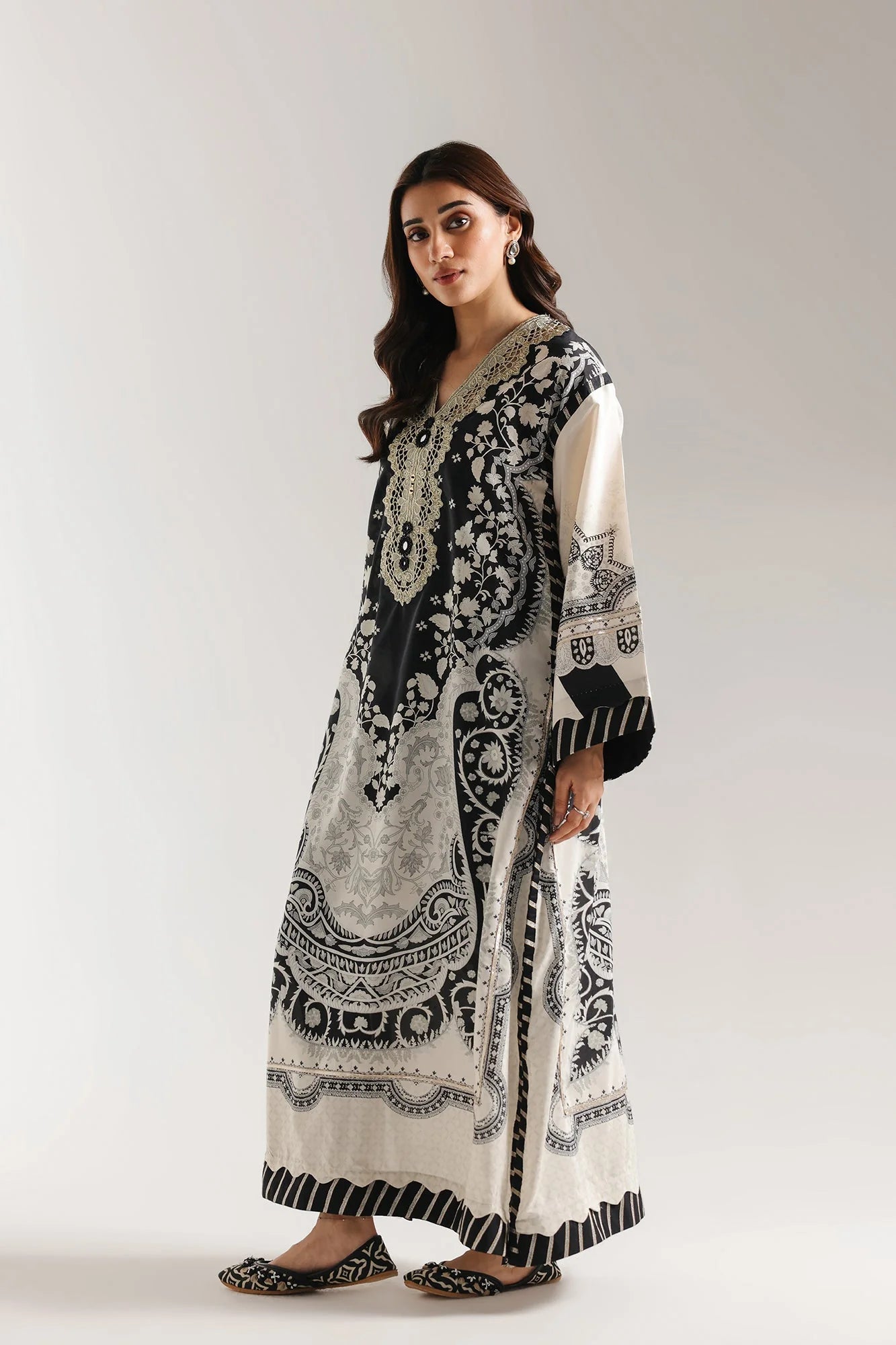 EMBROIDERED KAFTAN (E4203/103/902)