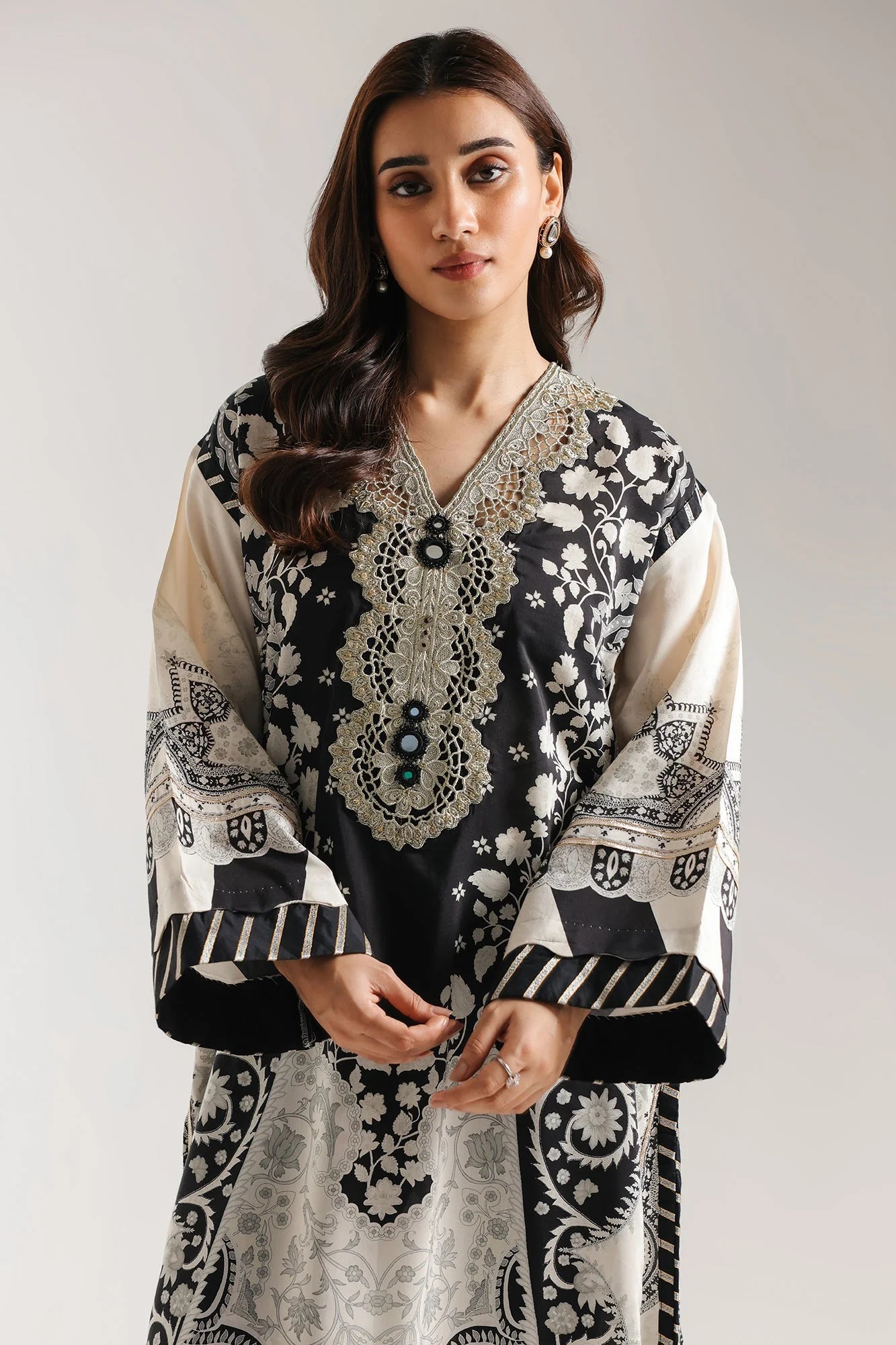 EMBROIDERED KAFTAN (E4203/103/902)